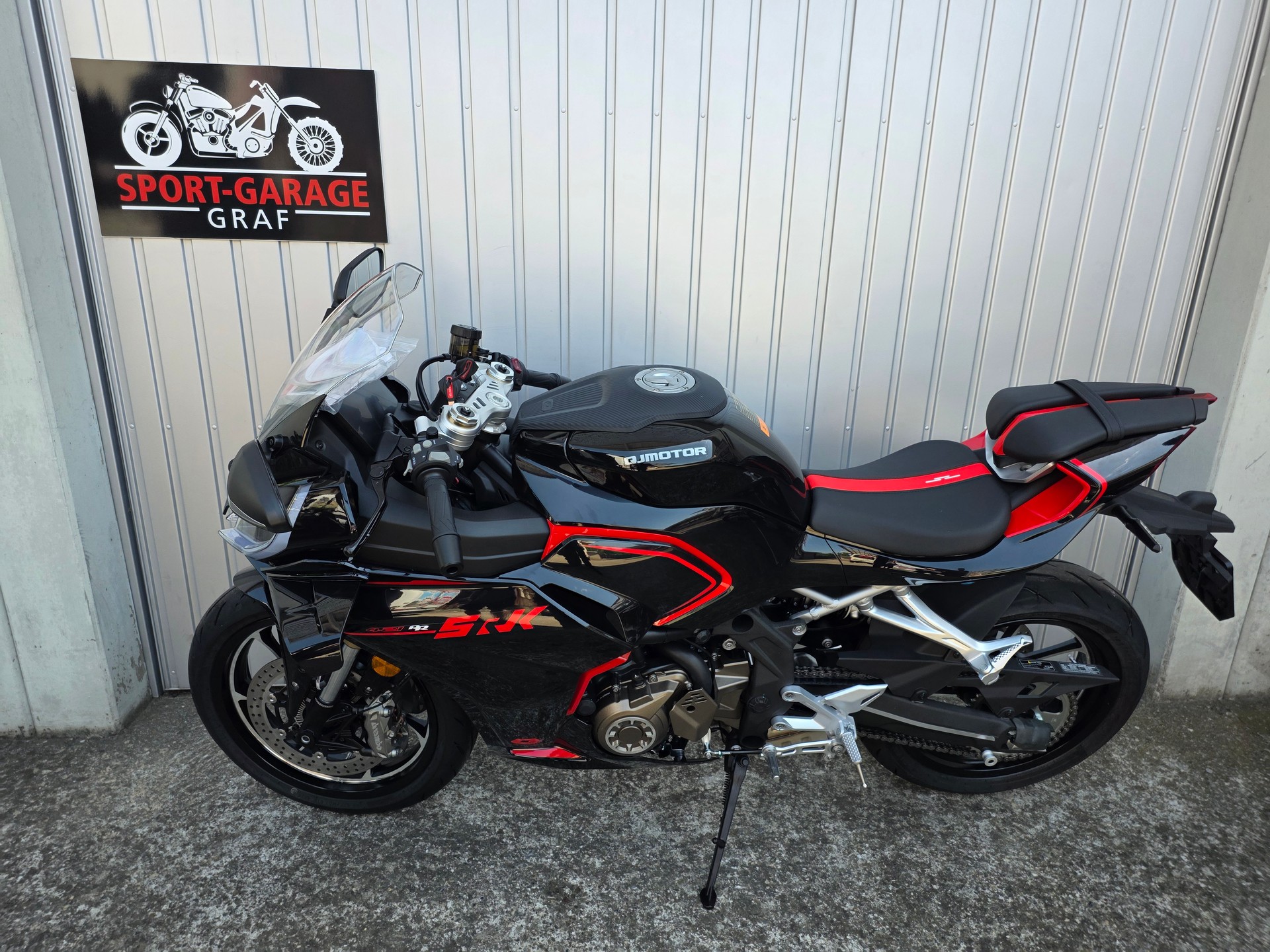 QJ Srk 421RR Supersport-showroom-element-1