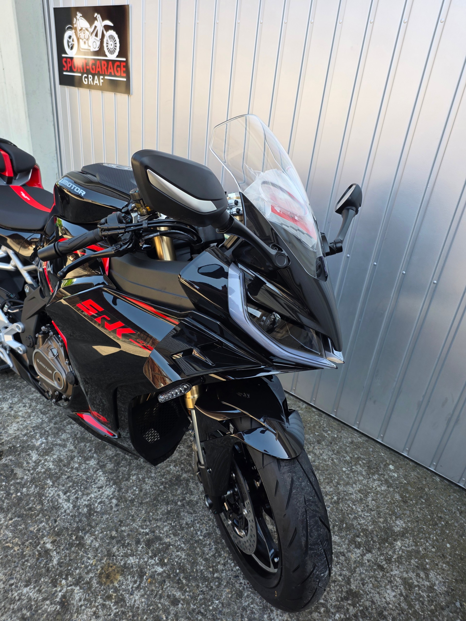 QJ Srk 421RR Supersport-showroom-element-2