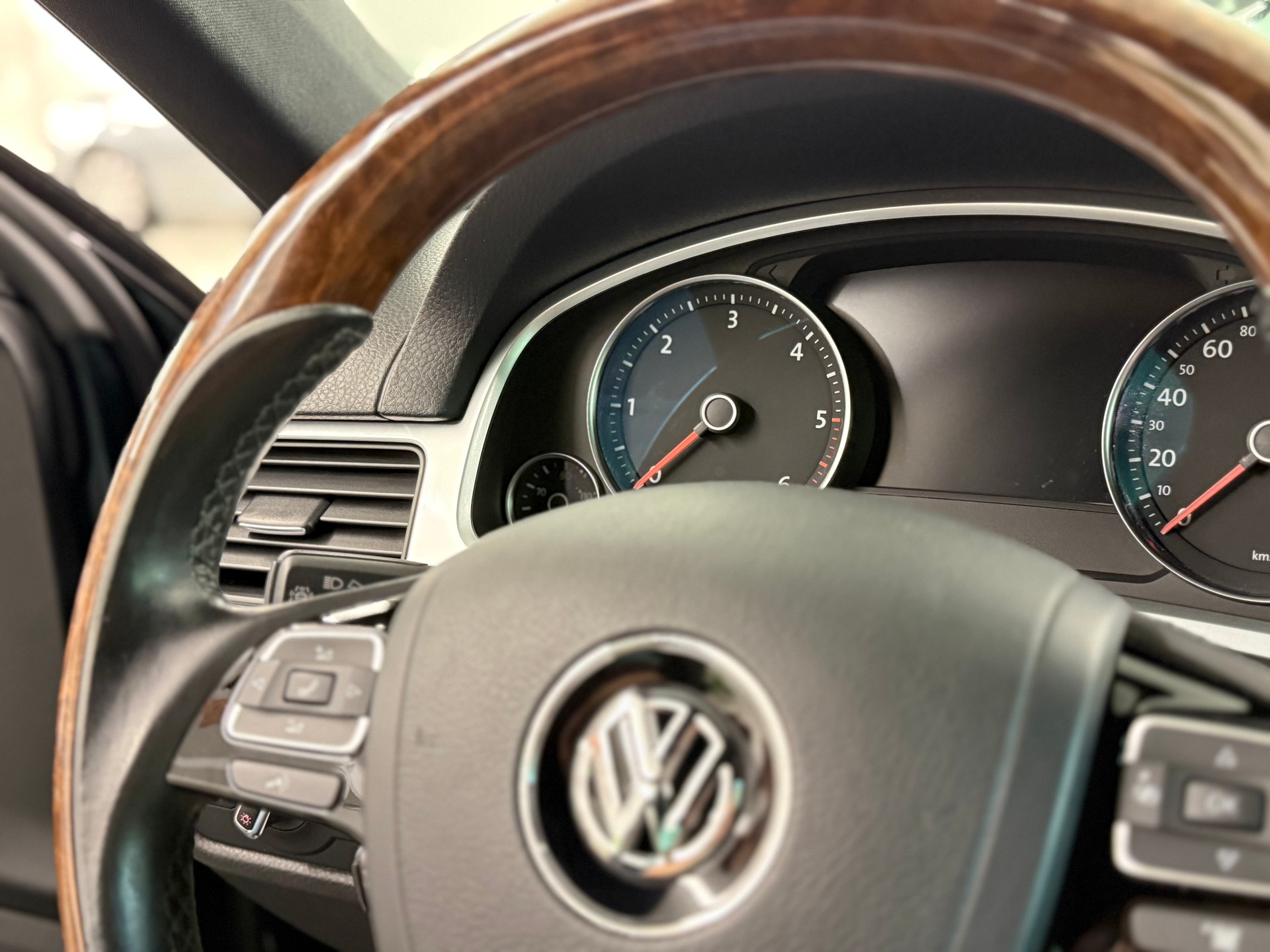 VW Touareg 3.0 TDI BMT EXCLUSIVE Tiptronic-image-17