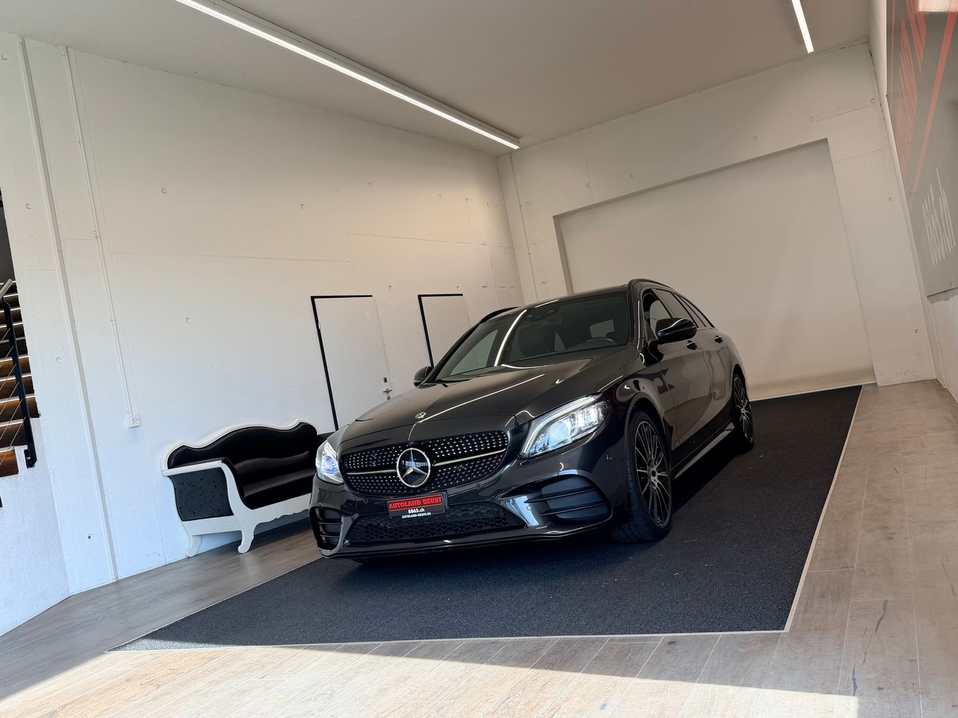 MERCEDES-BENZ C 300 AMG Line 4Matic 9G-Tronic-showroom-element-2