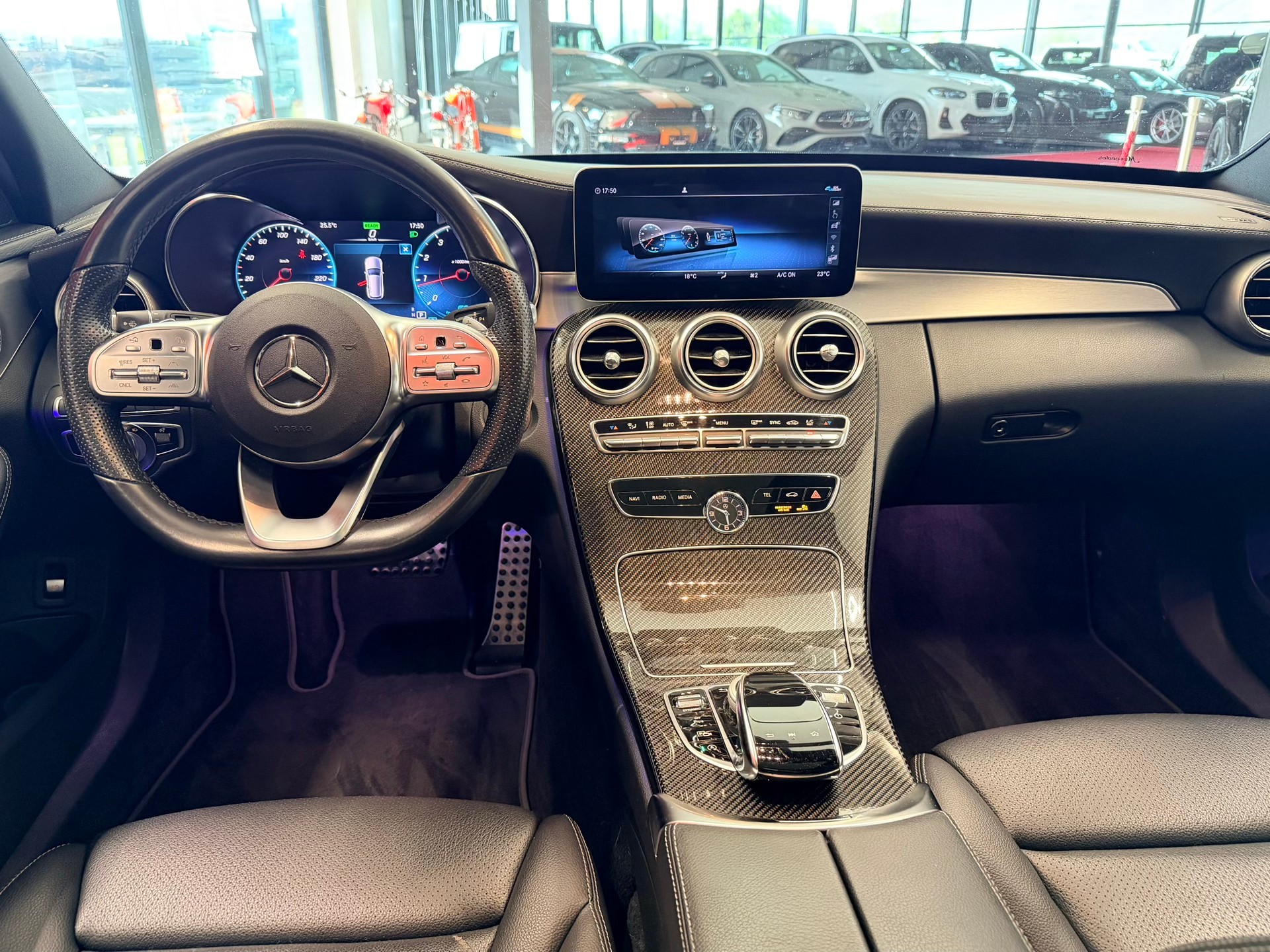 MERCEDES-BENZ C 300 AMG Line 4Matic 9G-Tronic-image-18