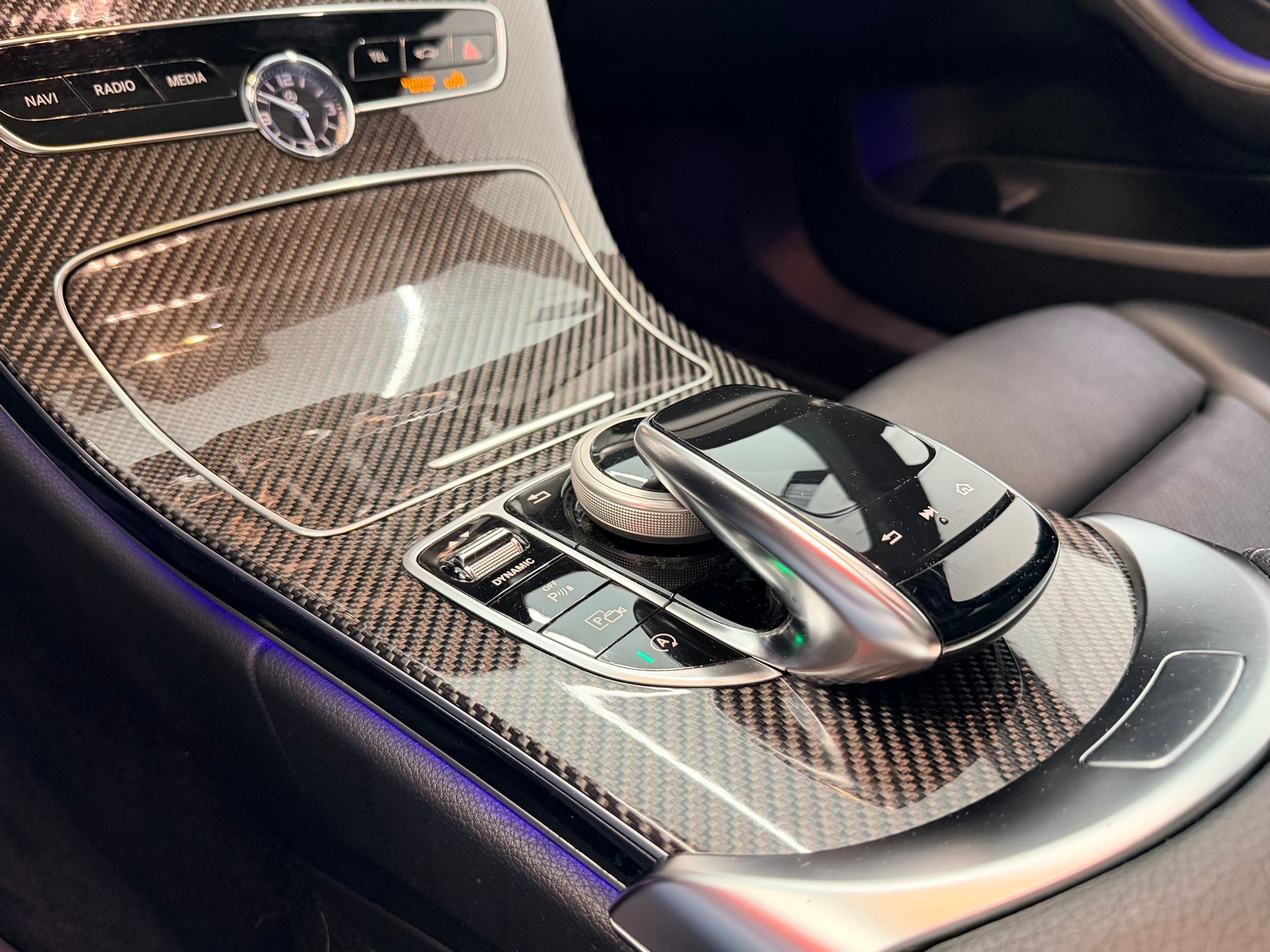 MERCEDES-BENZ C 300 AMG Line 4Matic 9G-Tronic-image-23