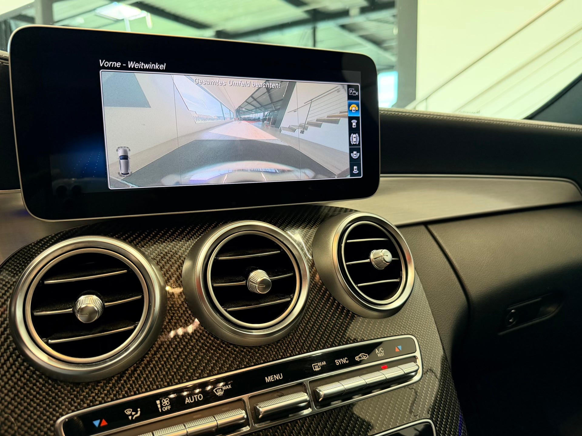 MERCEDES-BENZ C 300 AMG Line 4Matic 9G-Tronic-image-25