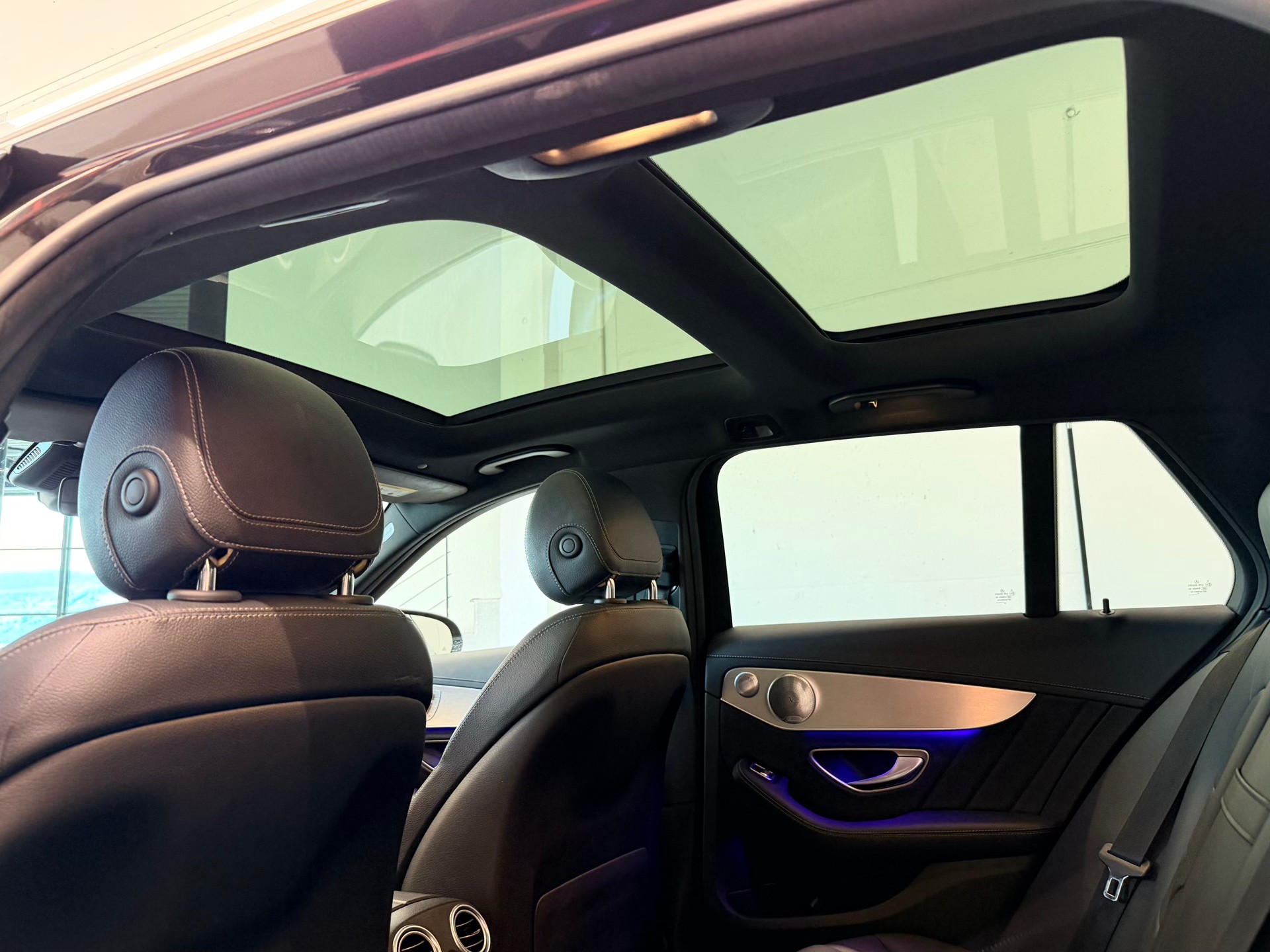 MERCEDES-BENZ C 300 AMG Line 4Matic 9G-Tronic-image-17
