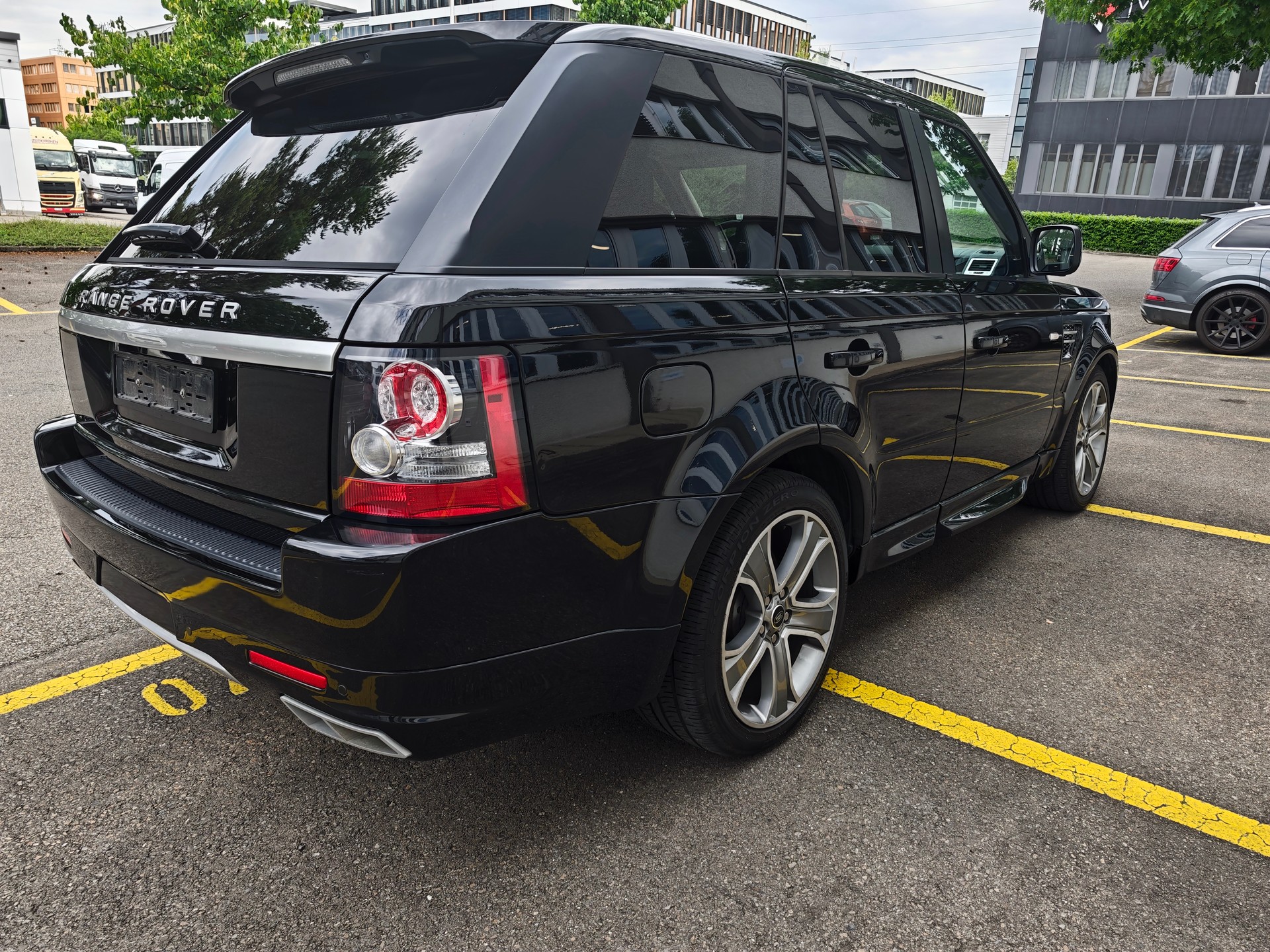 LAND ROVER Range Rover Sport 3.0 TDV6 Zermatt Automatic-image-3