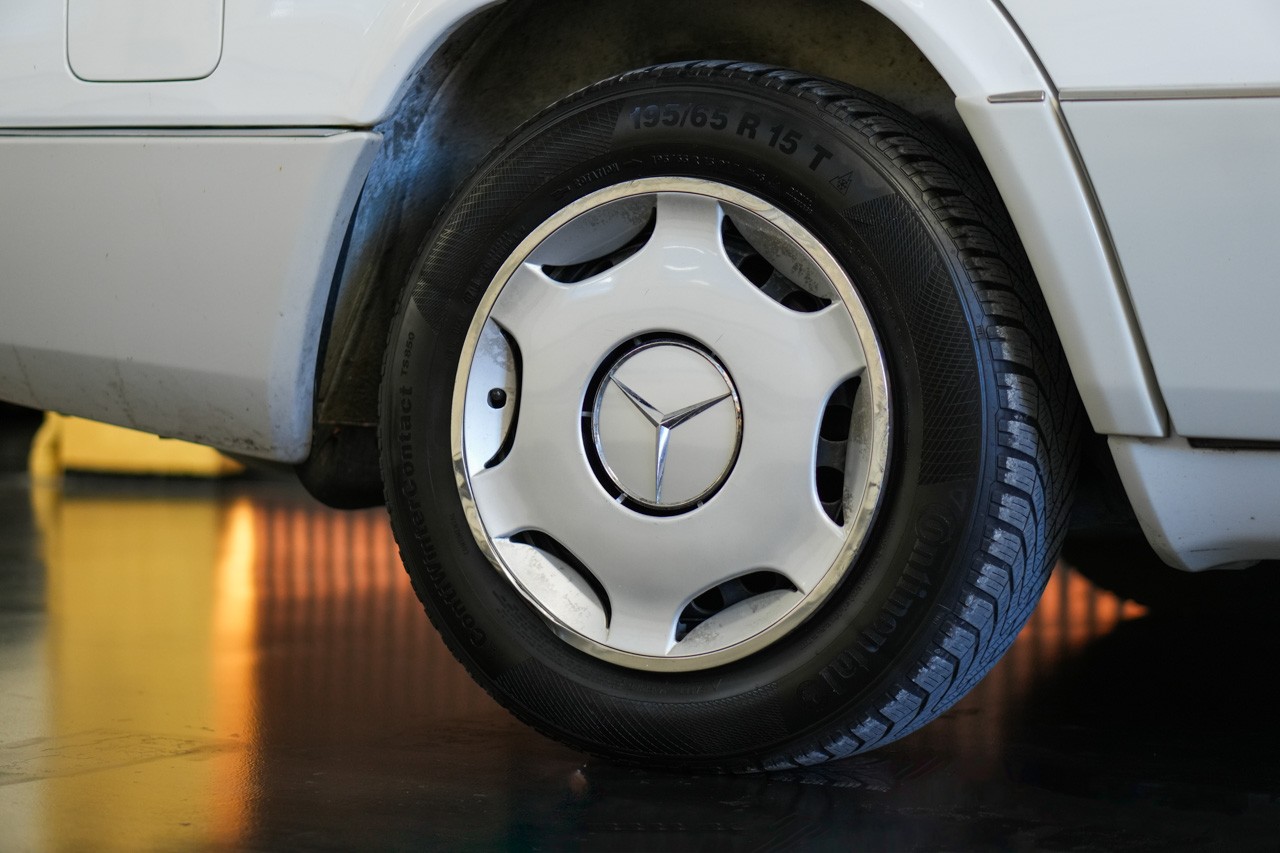 MERCEDES-BENZ E 280-image-9