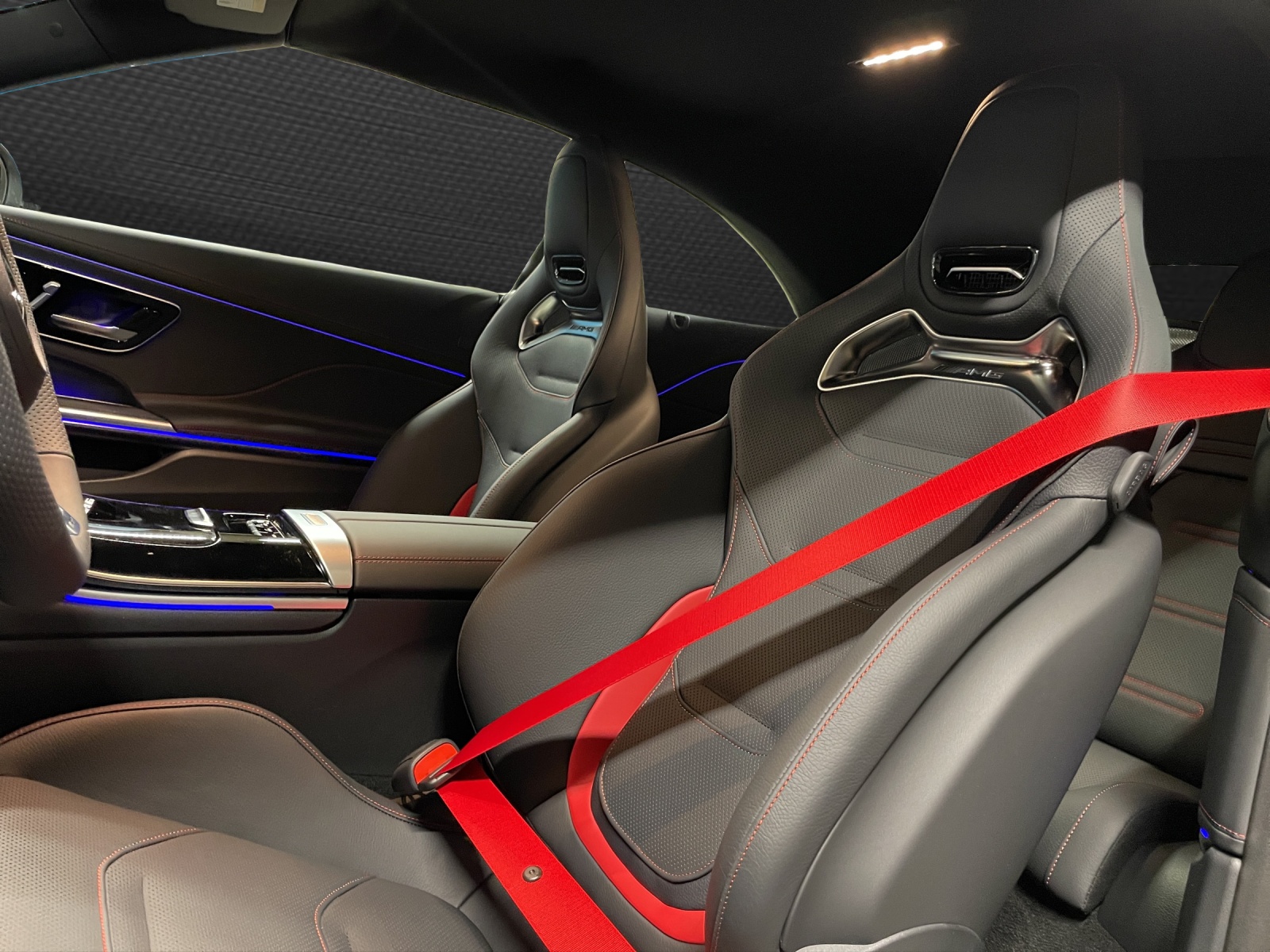 MERCEDES-BENZ CLE AMG 53 Cabrio 4Matic+ 9G-Tronic-image-8
