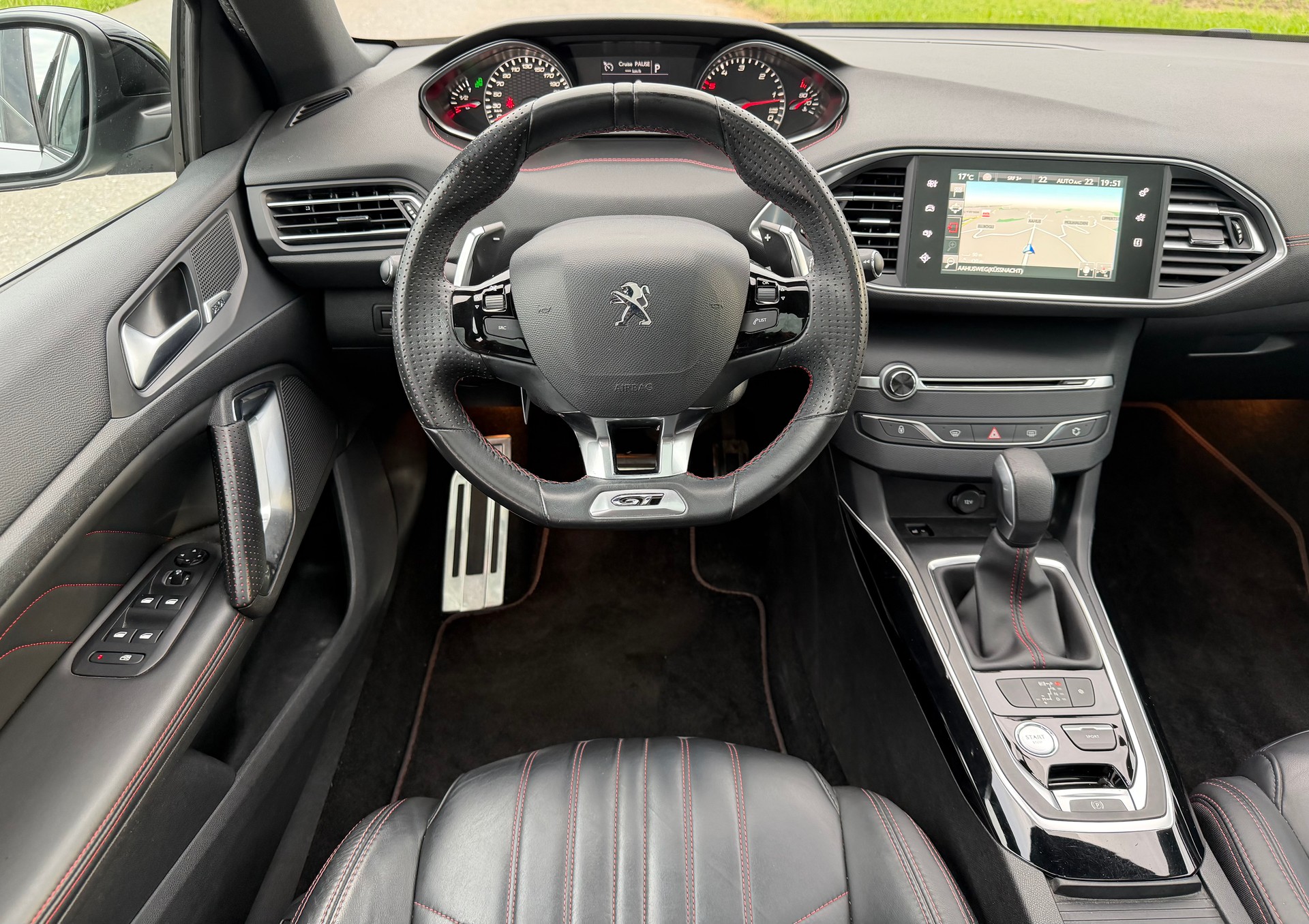PEUGEOT 308 SW 2.0 BlueHDI GT Automatic-image-12