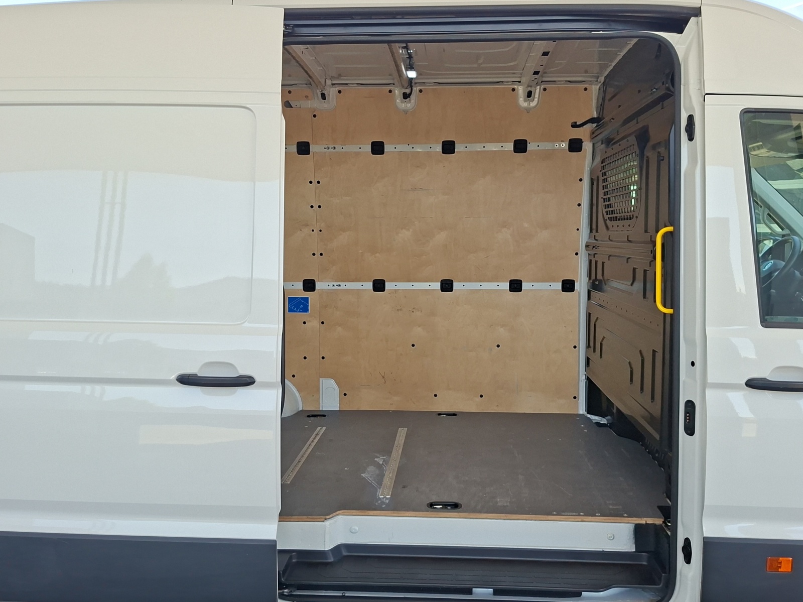 VW Crafter 35 2.0 BiTDI L3 4Motion A-image-16