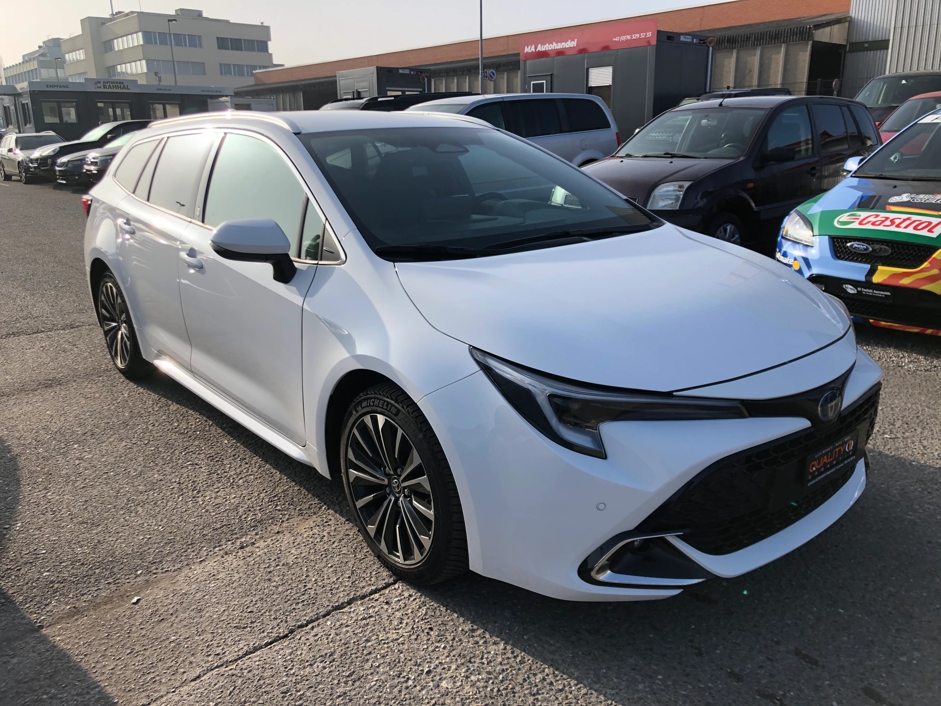 TOYOTA Corolla Touring Sports 2.0 HSD Trend e-CVT-image-2