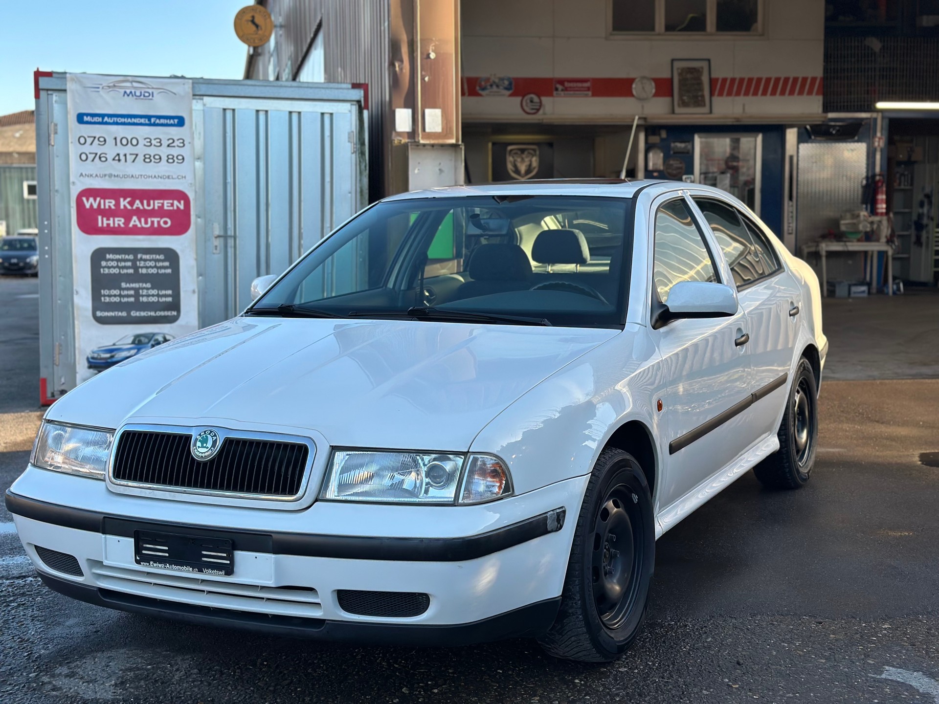SKODA Octavia 1.6 GLX-image-6