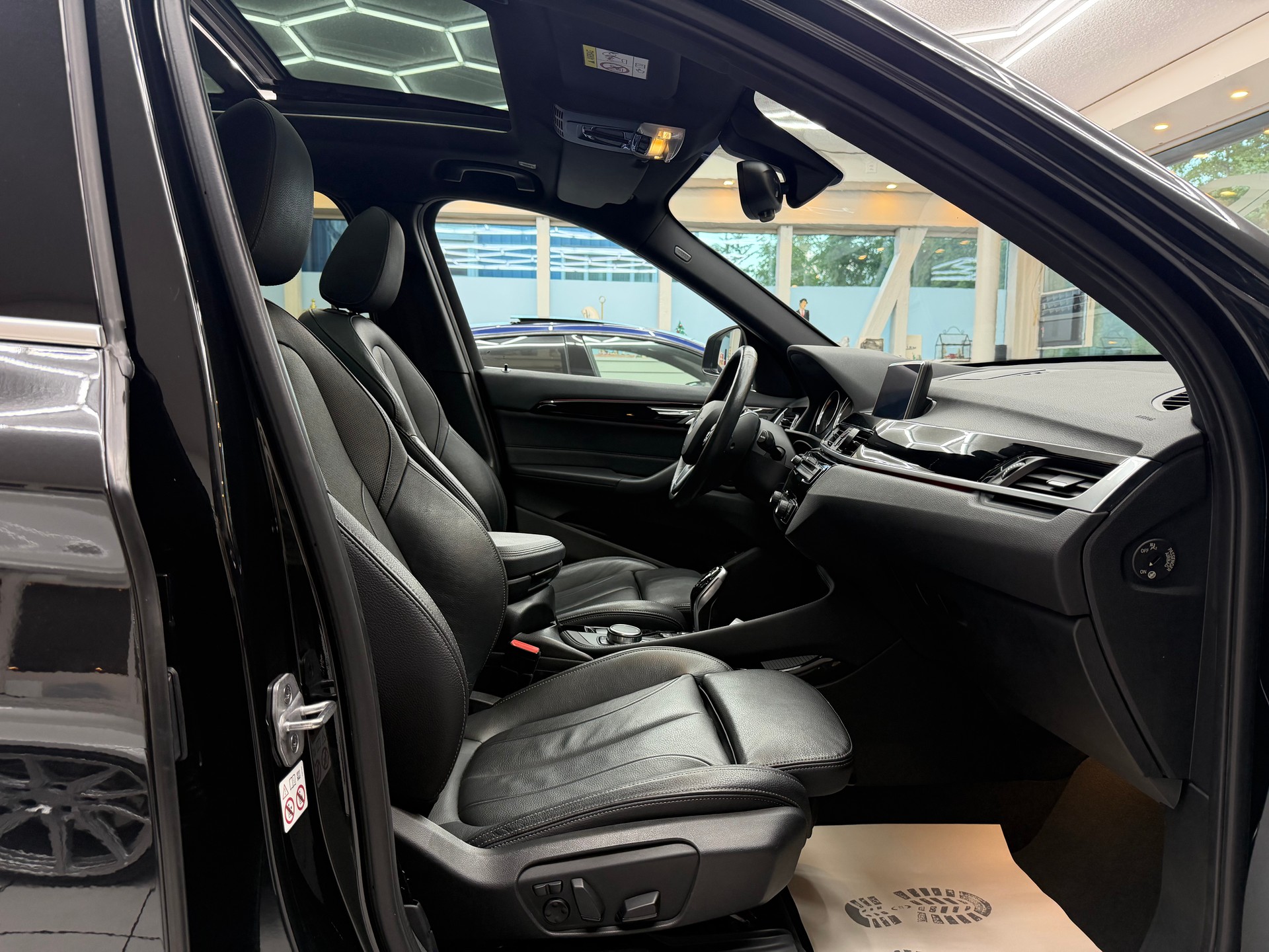 BMW X1 20d xDrive-image-14
