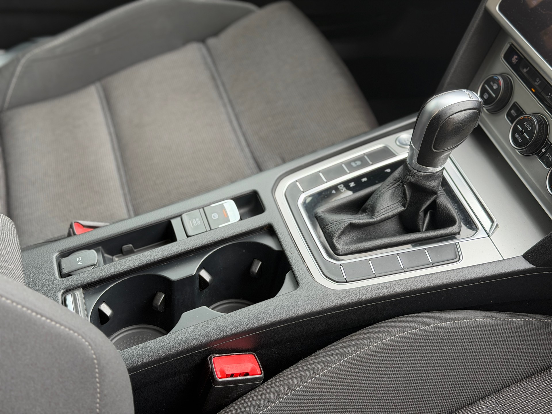 VW Passat Variant 2.0 TDI BMT Comfortline DSG-image-30