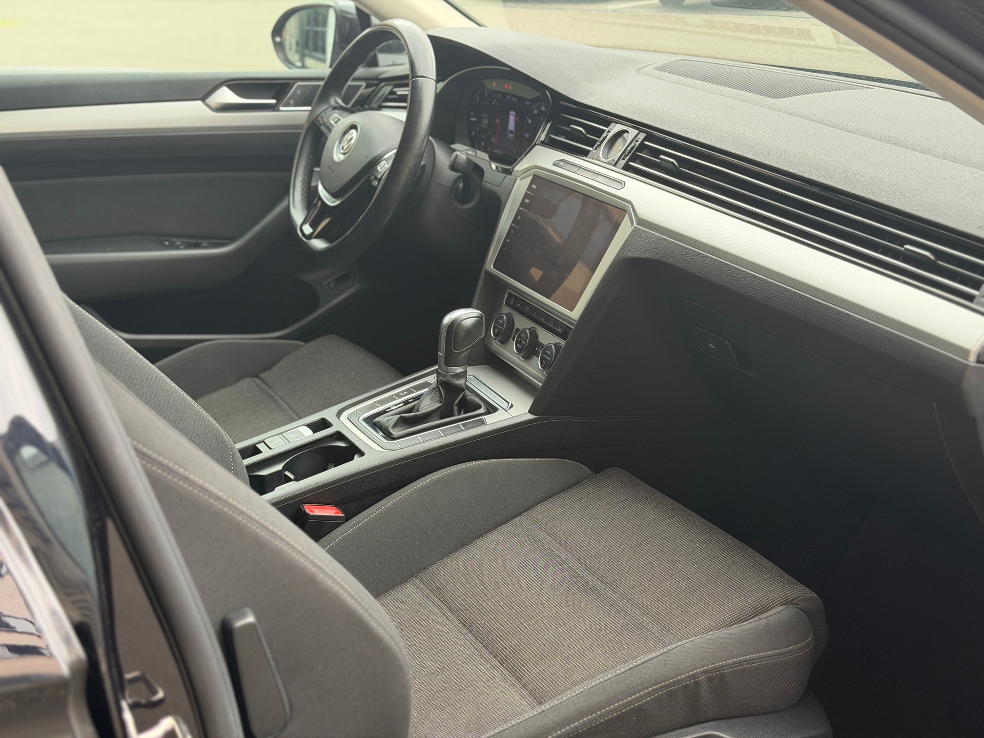 VW Passat Variant 2.0 TDI BMT Comfortline DSG-image-25