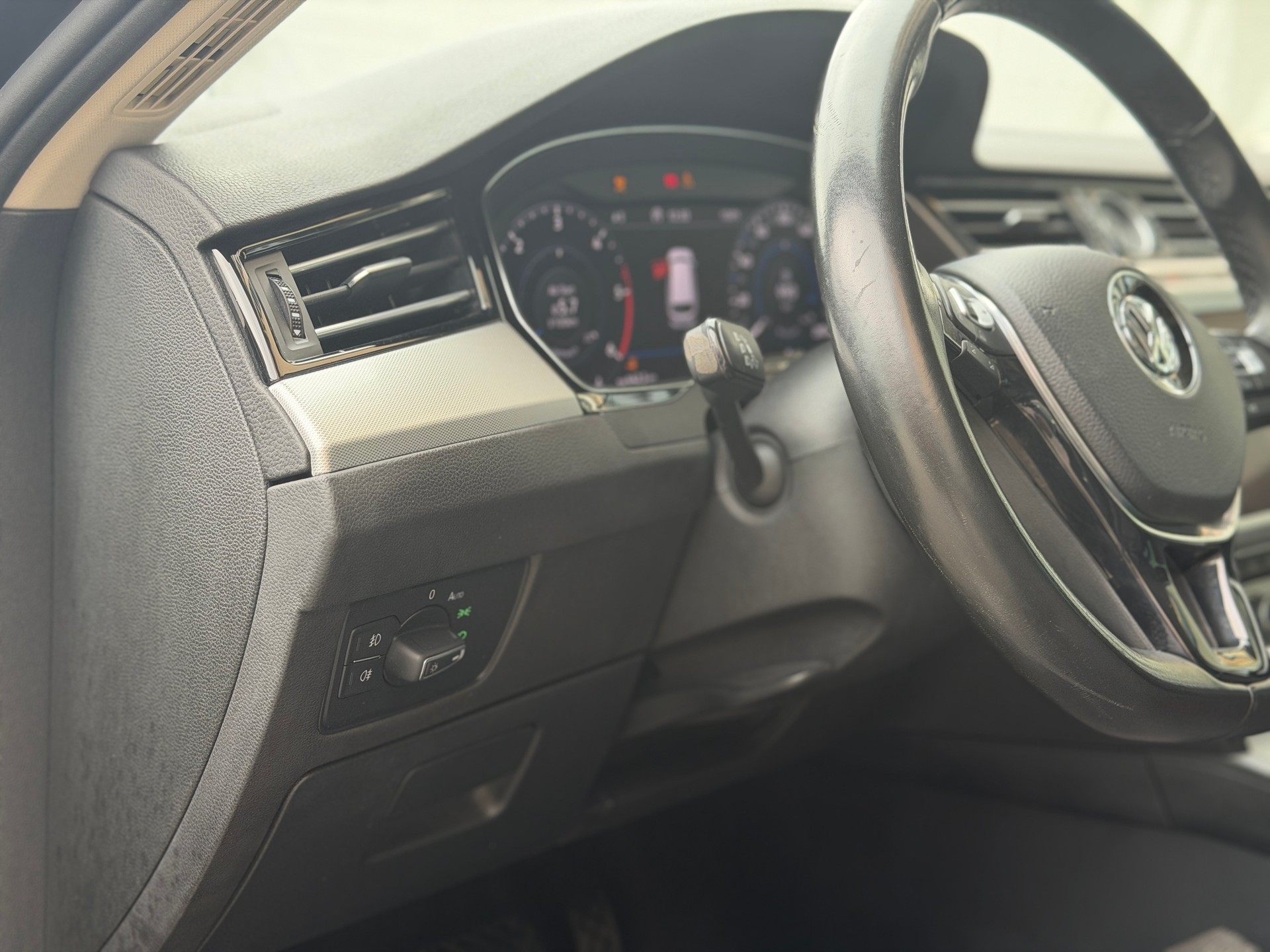 VW Passat Variant 2.0 TDI BMT Comfortline DSG-image-12