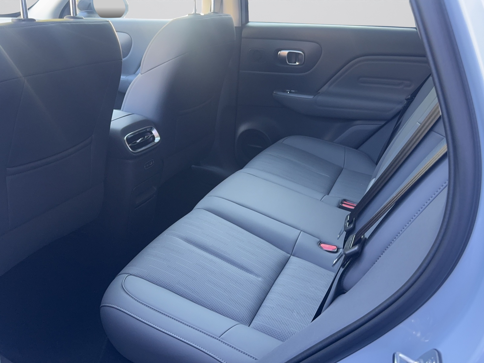 LEAPMOTOR B10 1.5 Hybrid EV-image-7