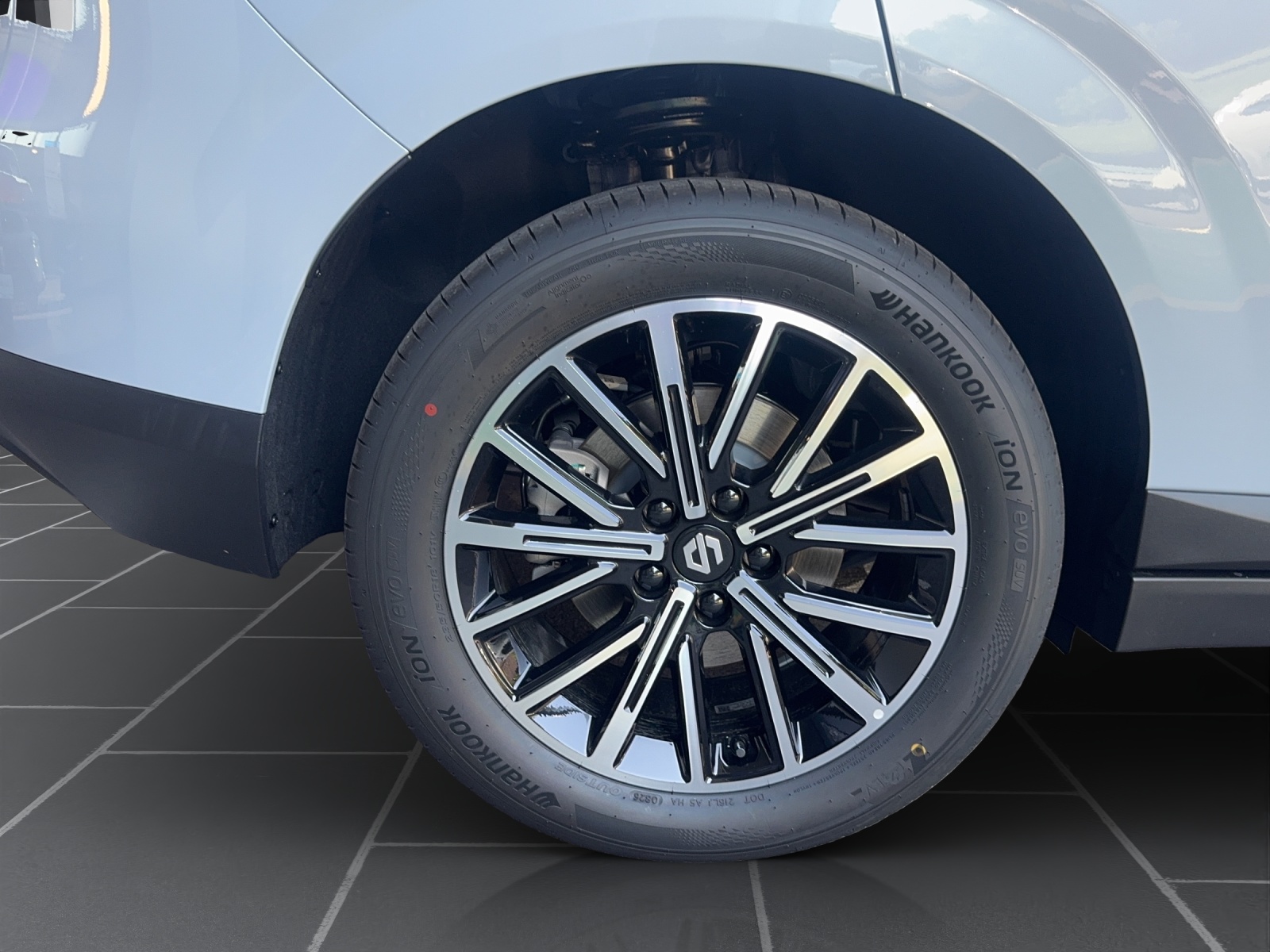 LEAPMOTOR B10 1.5 Hybrid EV-image-9