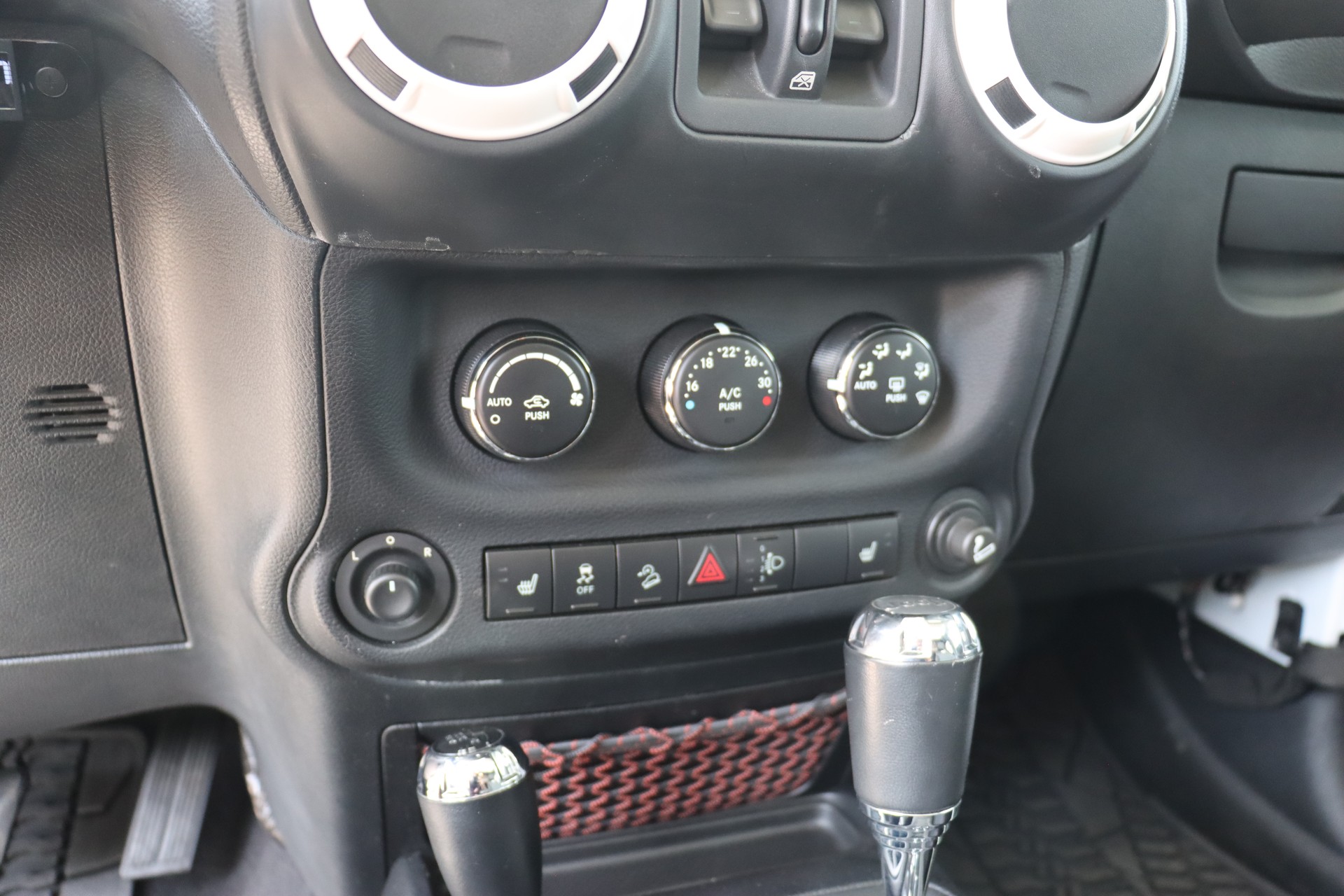JEEP Wrangler 2.8CRD Unlimited Rubicon Automatic-image-17