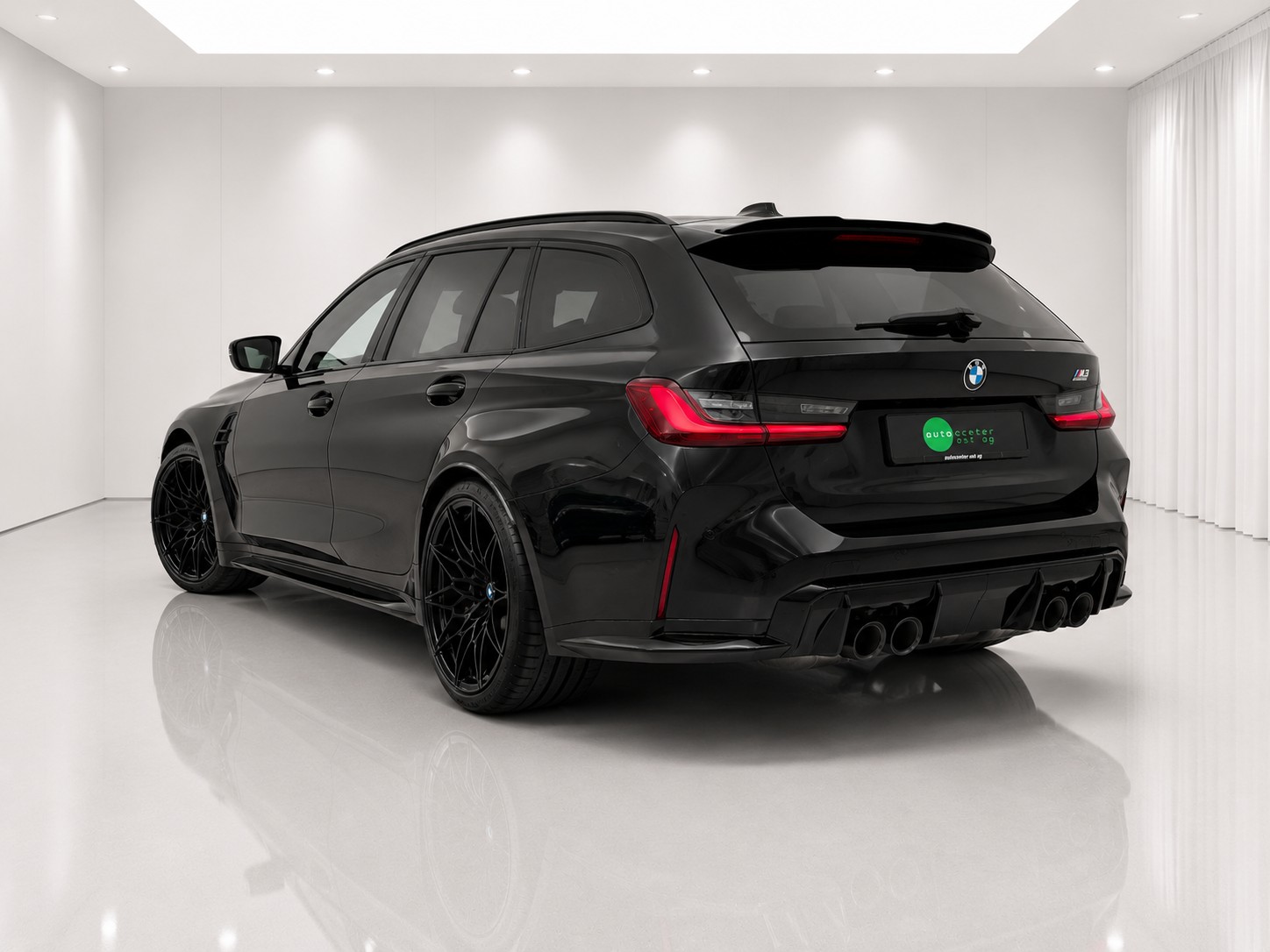 BMW M3 Touring xDrive Competition M-showroom-element-2