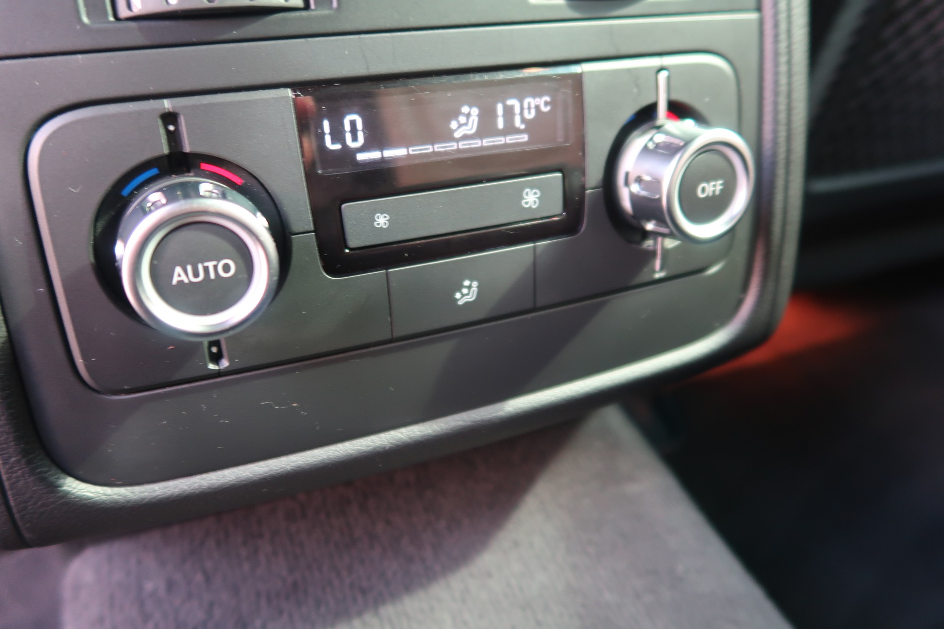 VW Touareg 4.2 TDI Tiptronic-image-9