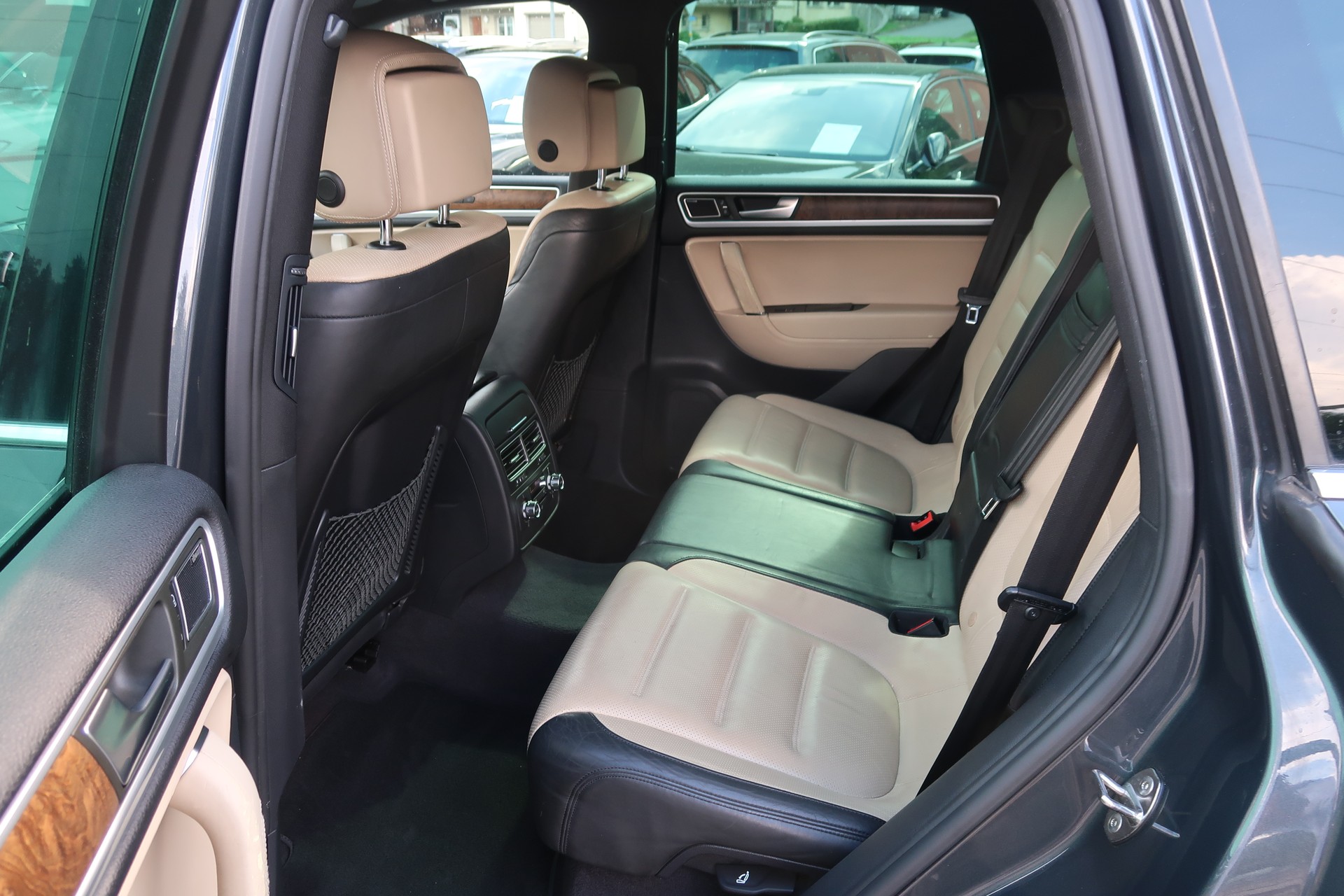 VW Touareg 4.2 TDI Tiptronic-image-8