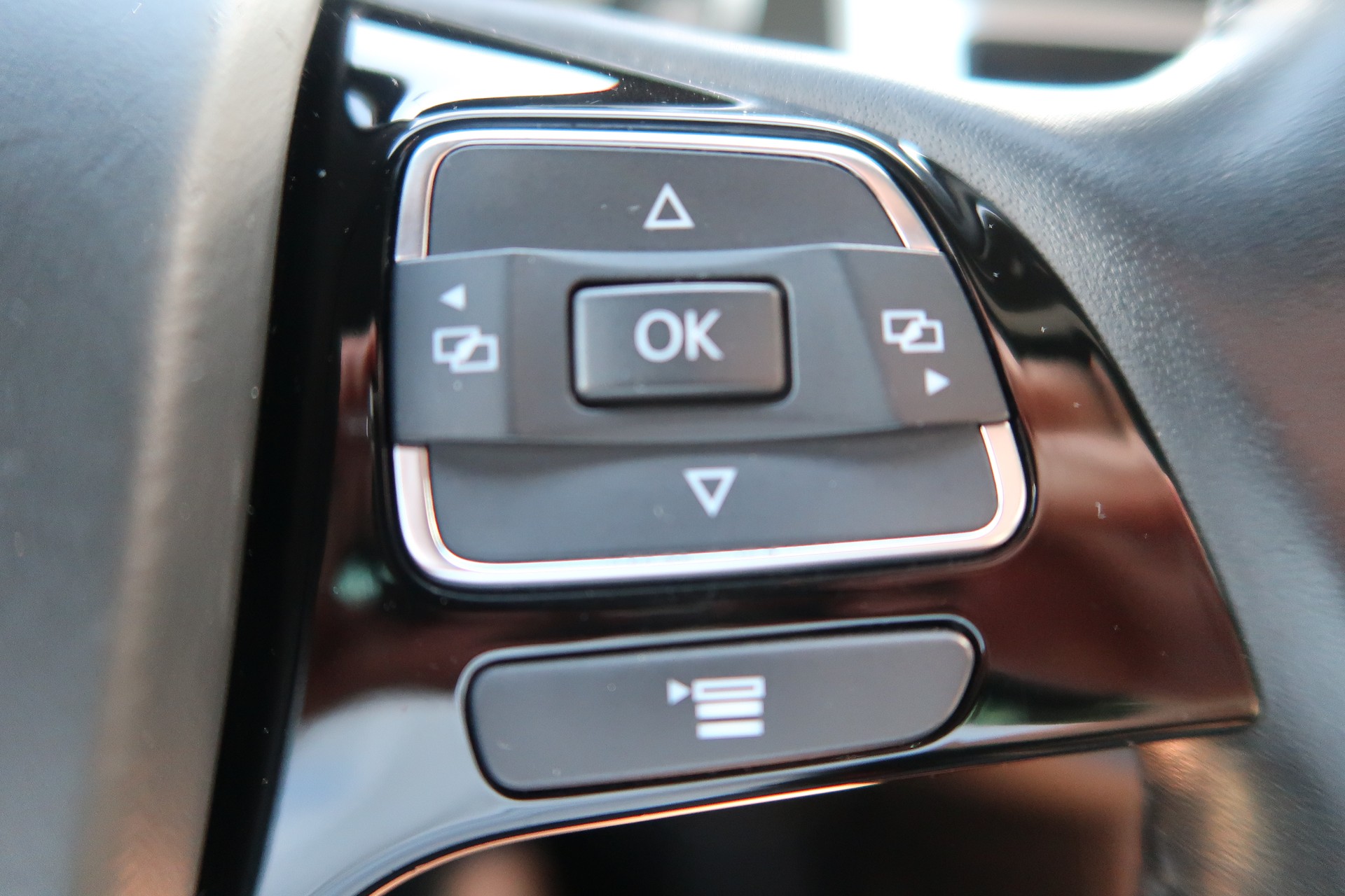 VW Touareg 4.2 TDI Tiptronic-image-15