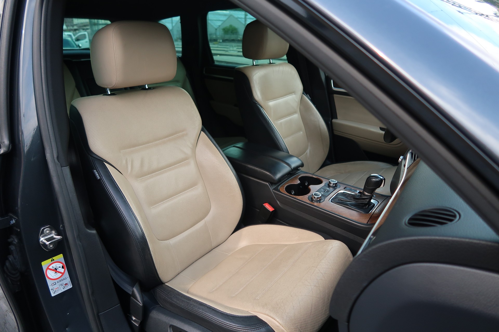 VW Touareg 4.2 TDI Tiptronic-image-11
