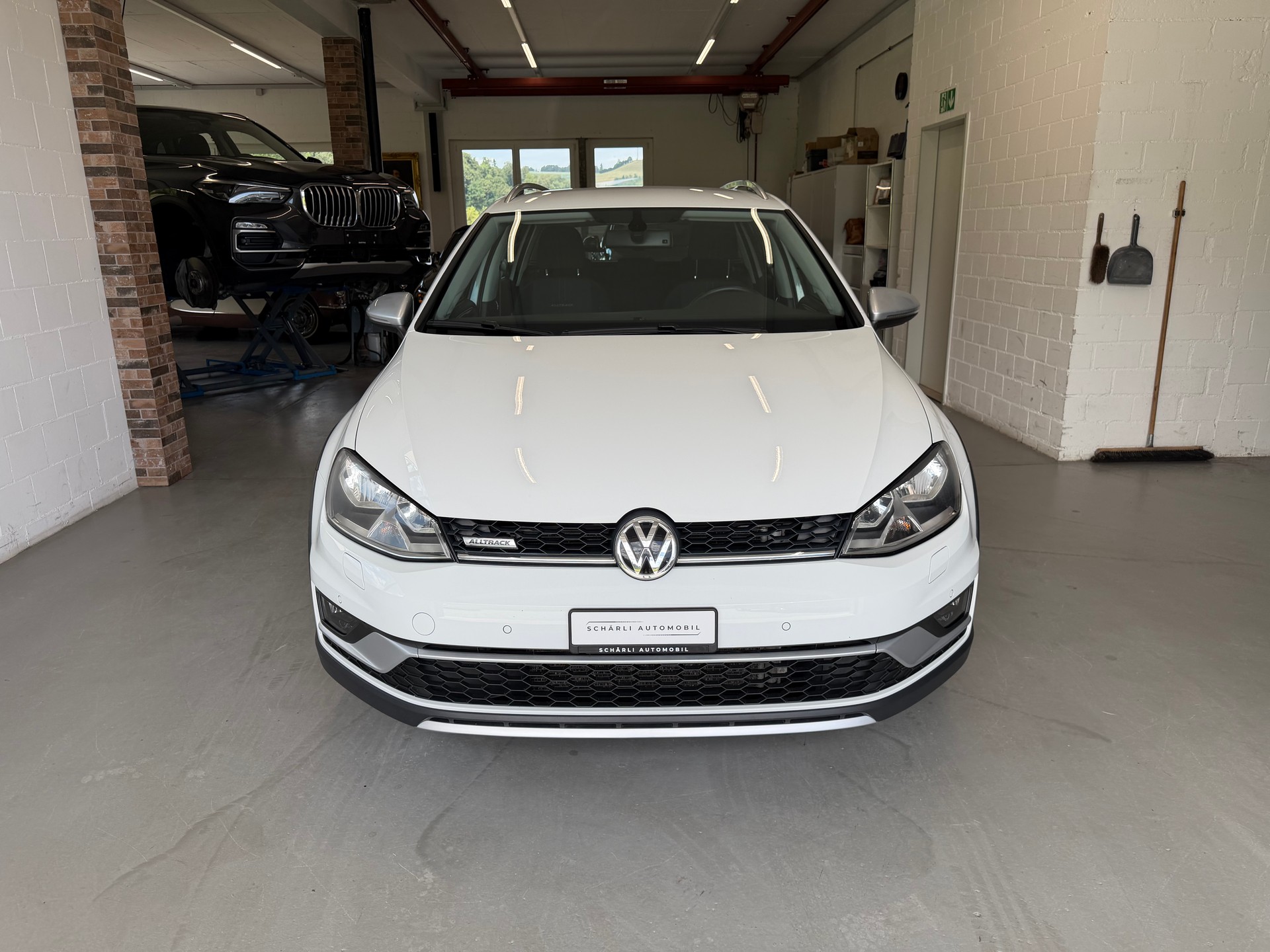 VW Golf 1.8 TSI Alltrack 4Motion-image-1