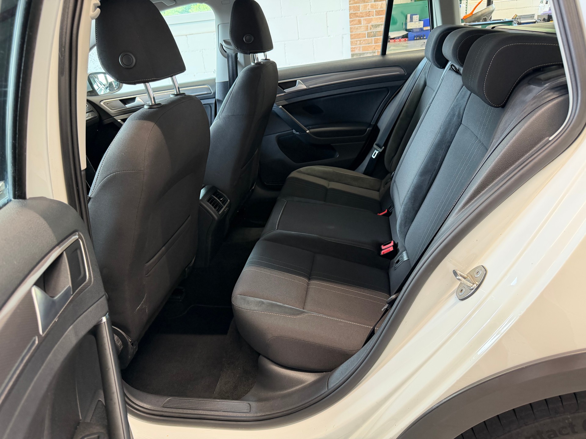 VW Golf 1.8 TSI Alltrack 4Motion-image-12