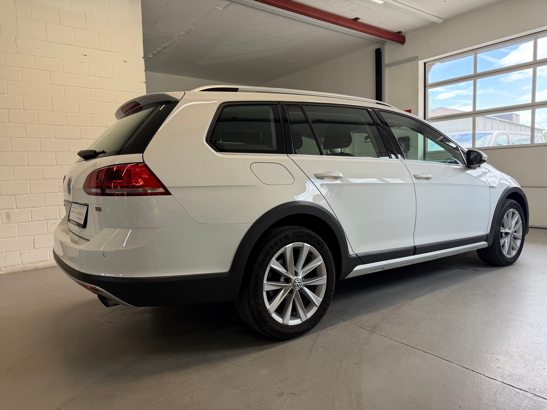 VW Golf 1.8 TSI Alltrack 4Motion-image-7