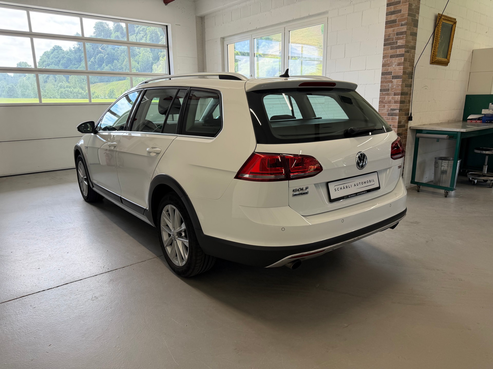 VW Golf 1.8 TSI Alltrack 4Motion-image-5
