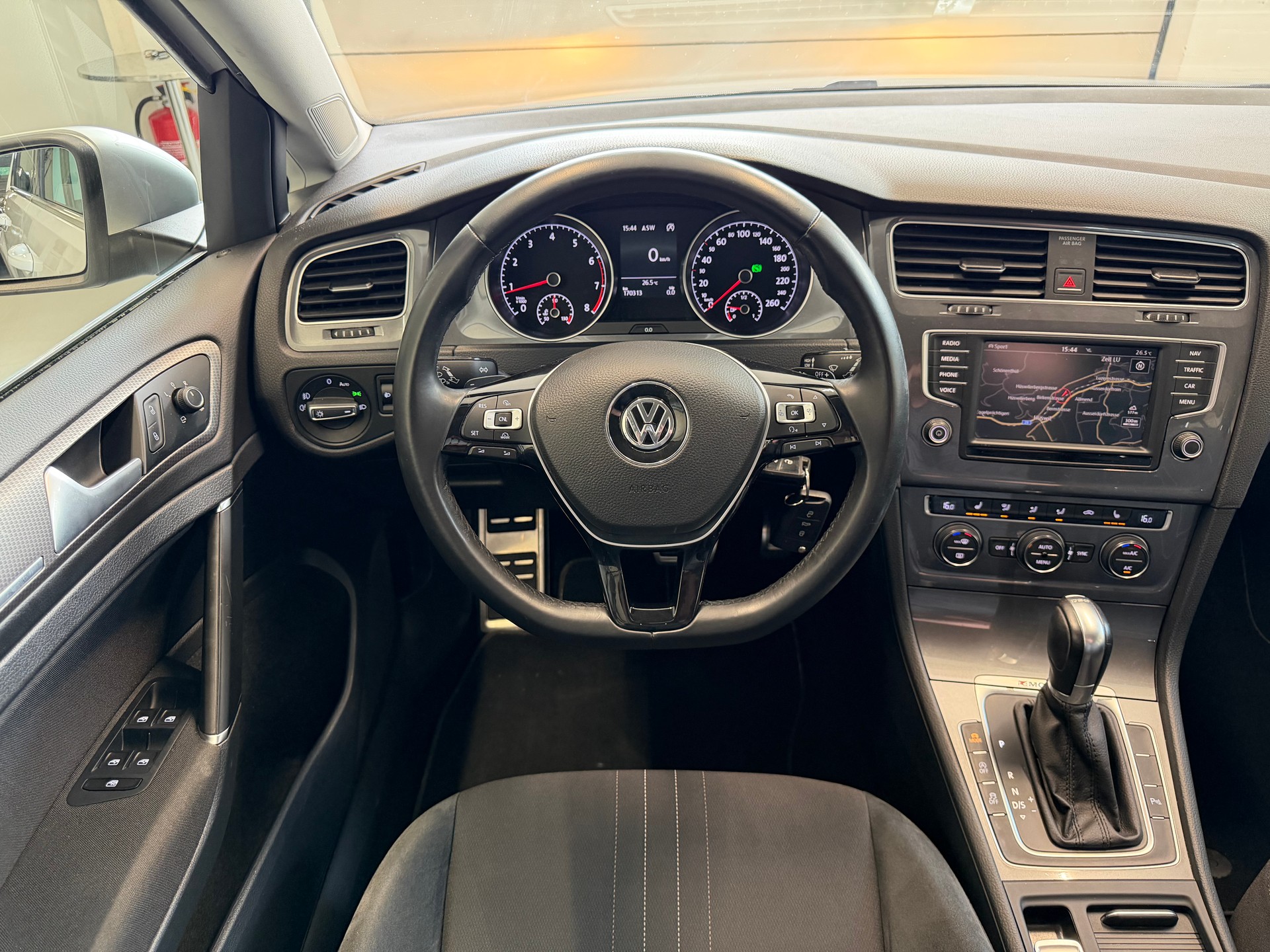 VW Golf 1.8 TSI Alltrack 4Motion-image-3