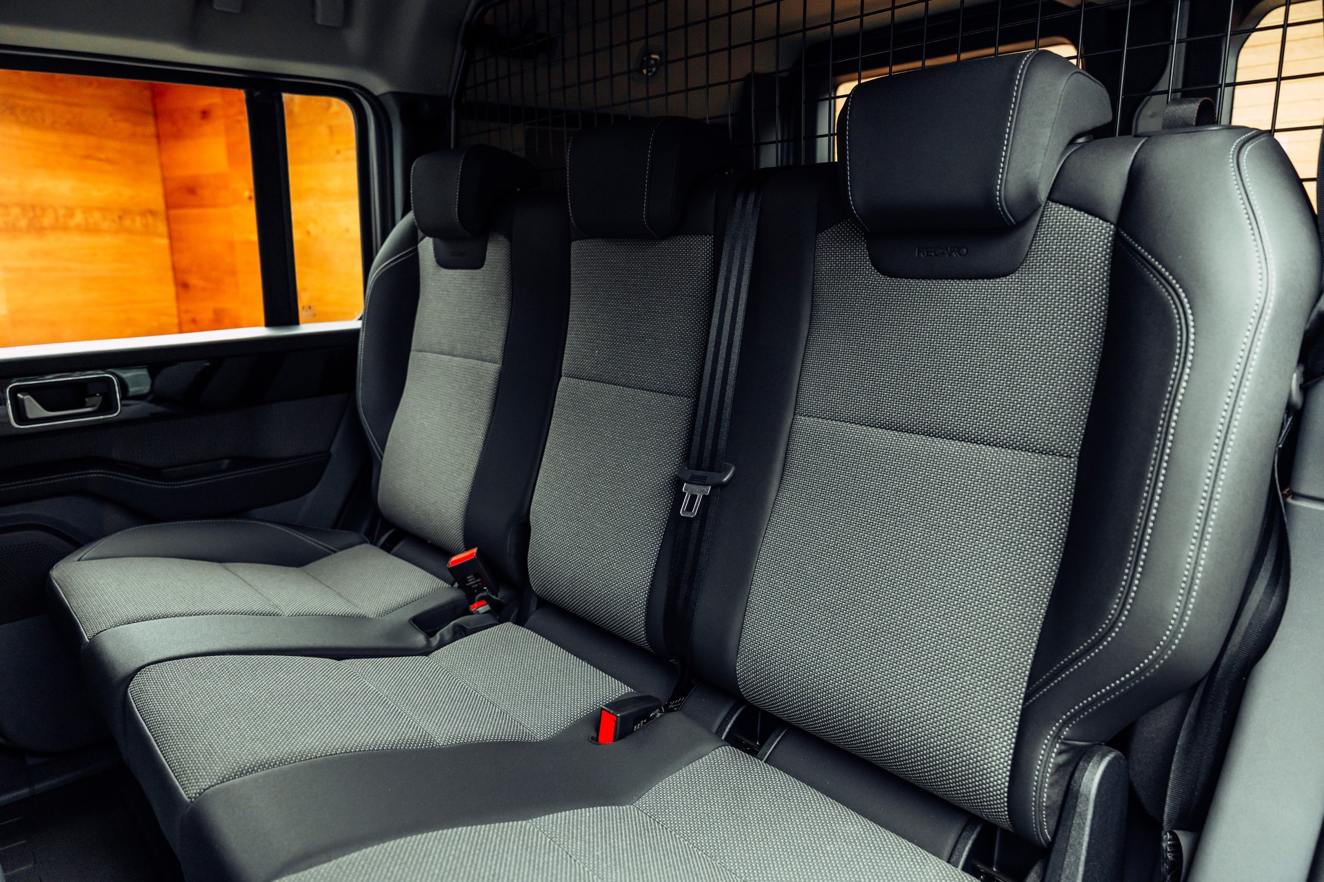 INEOS Grenadier 3.0D Utility Wagon 5-Sitz-image-9