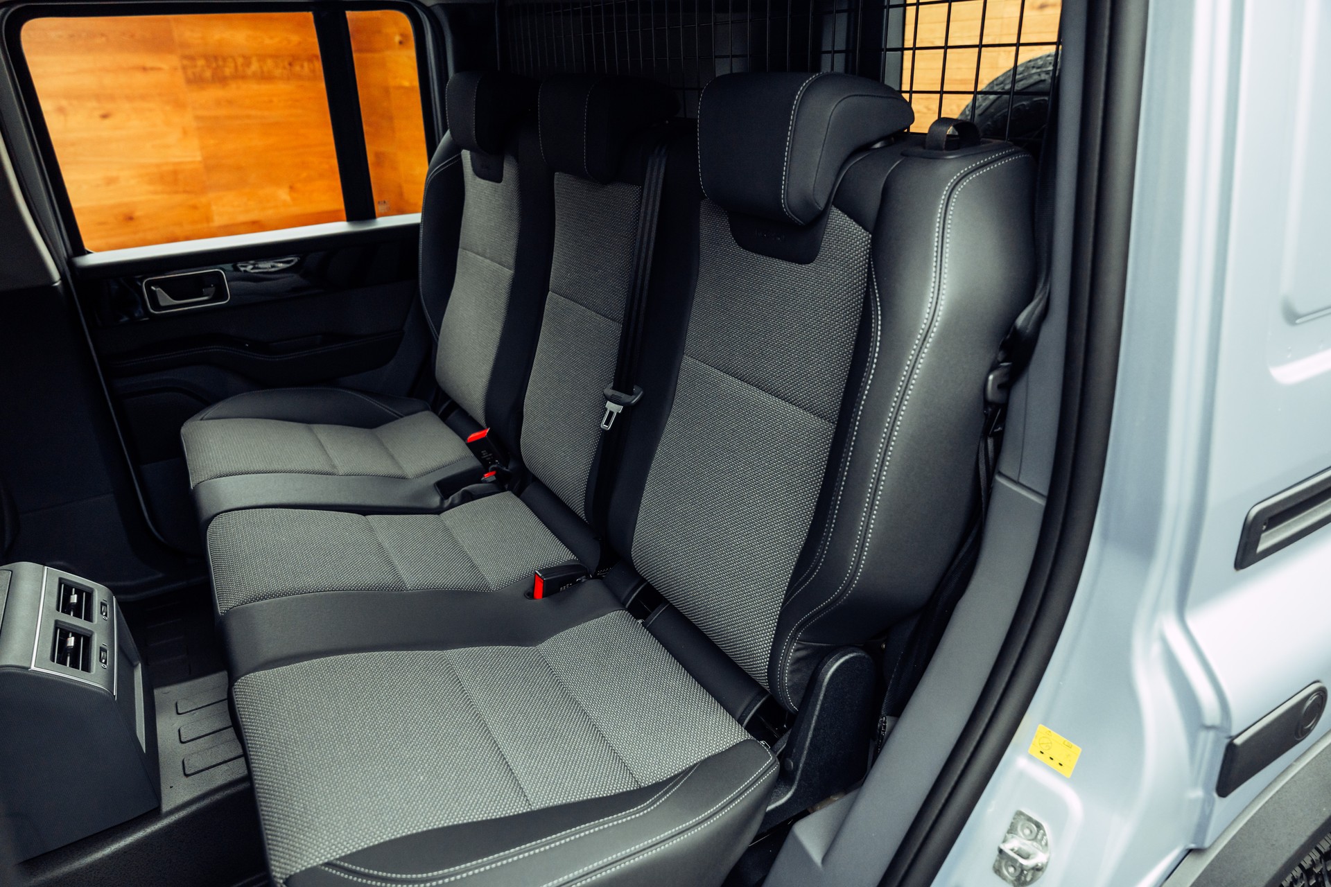 INEOS Grenadier 3.0D Utility Wagon 5-Sitz-image-8