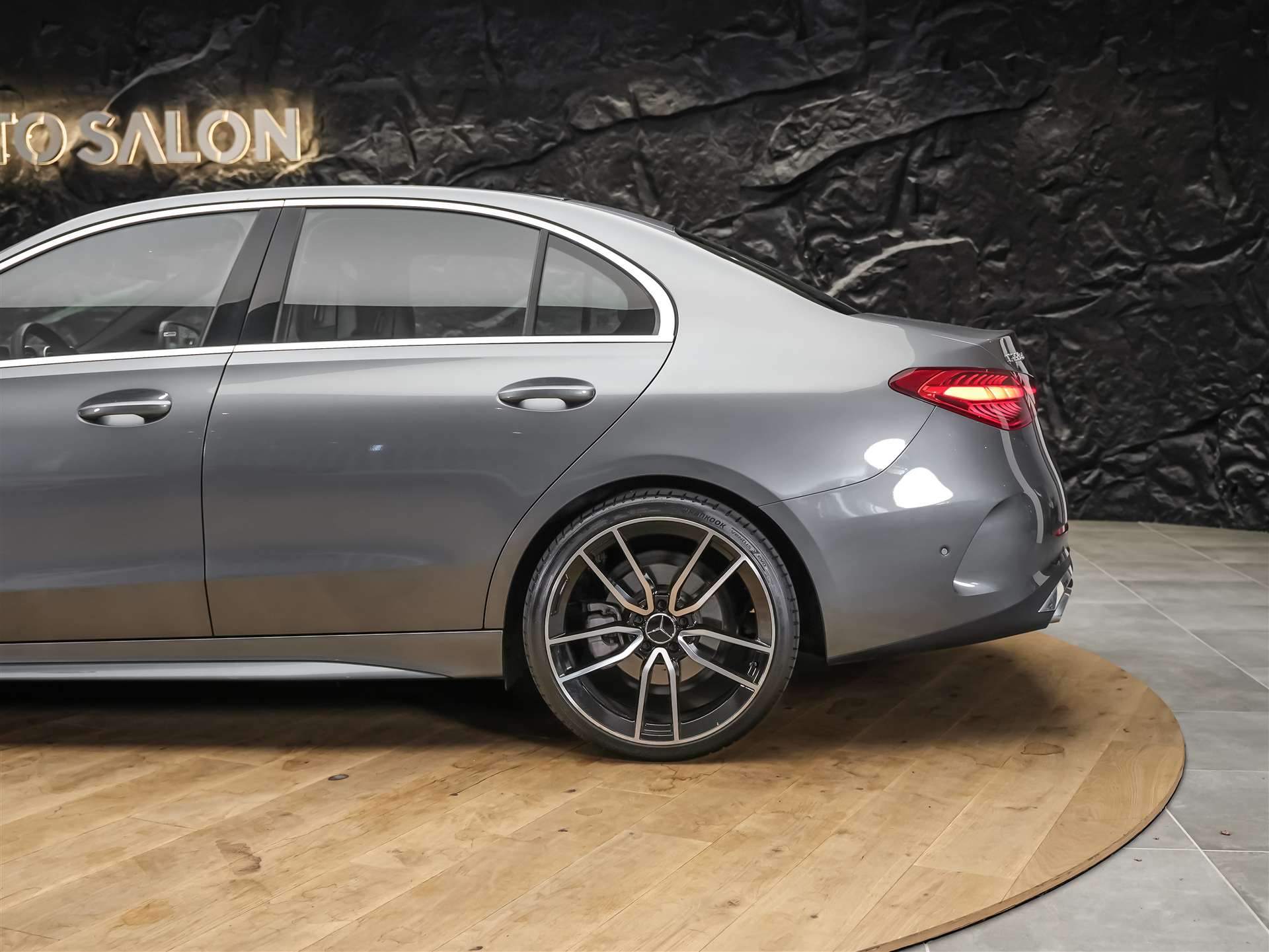 MERCEDES-BENZ C 220 d AMG Line *Werksgarantie*20" Felgen*Abstandsregler*-image-16