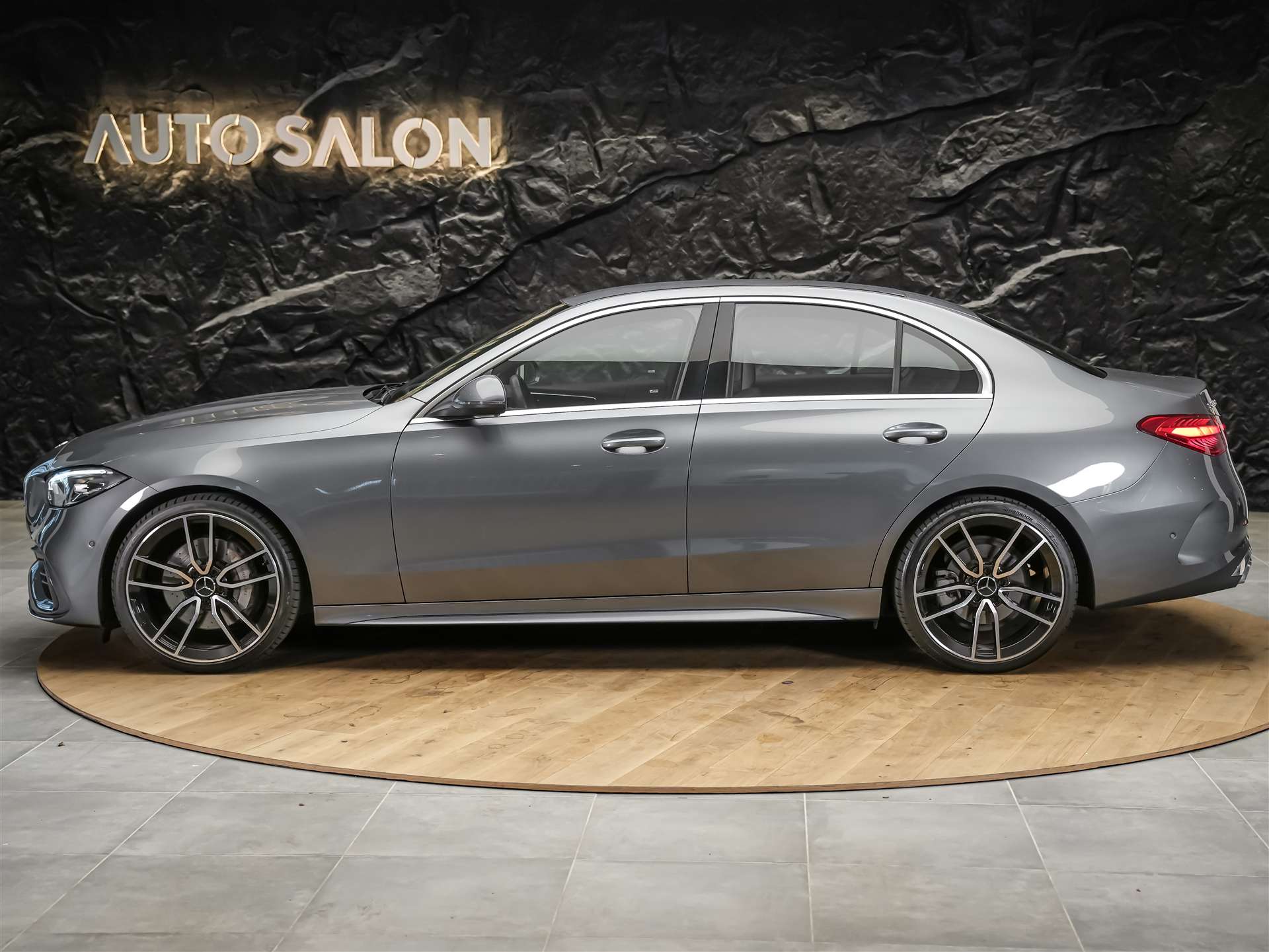 MERCEDES-BENZ C 220 d AMG Line *Werksgarantie*20" Felgen*Abstandsregler*-image-2