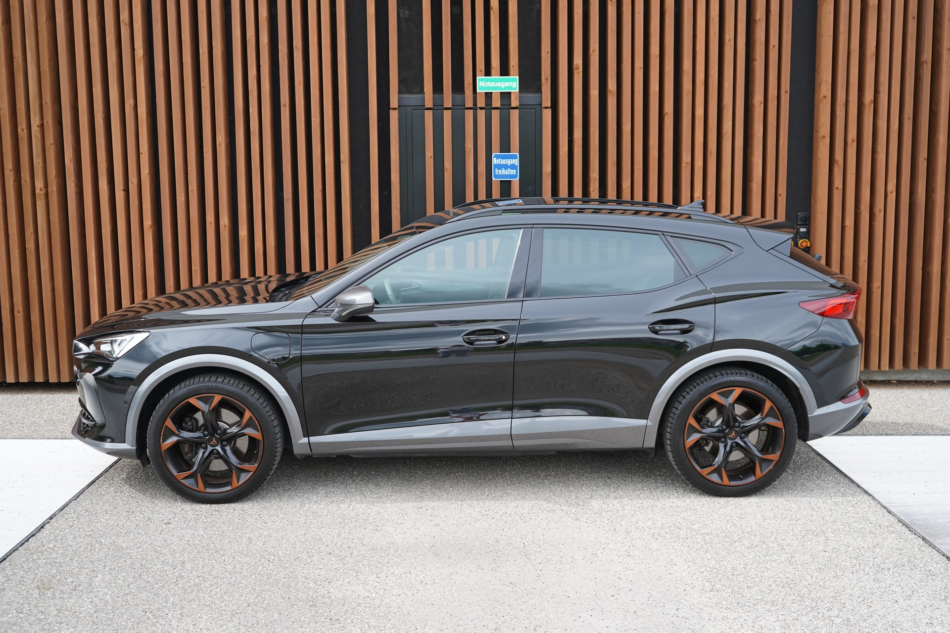 CUPRA FORMENTOR 1.4 e-HYBRID pHEV VZ DSG l 245 PS-image-3