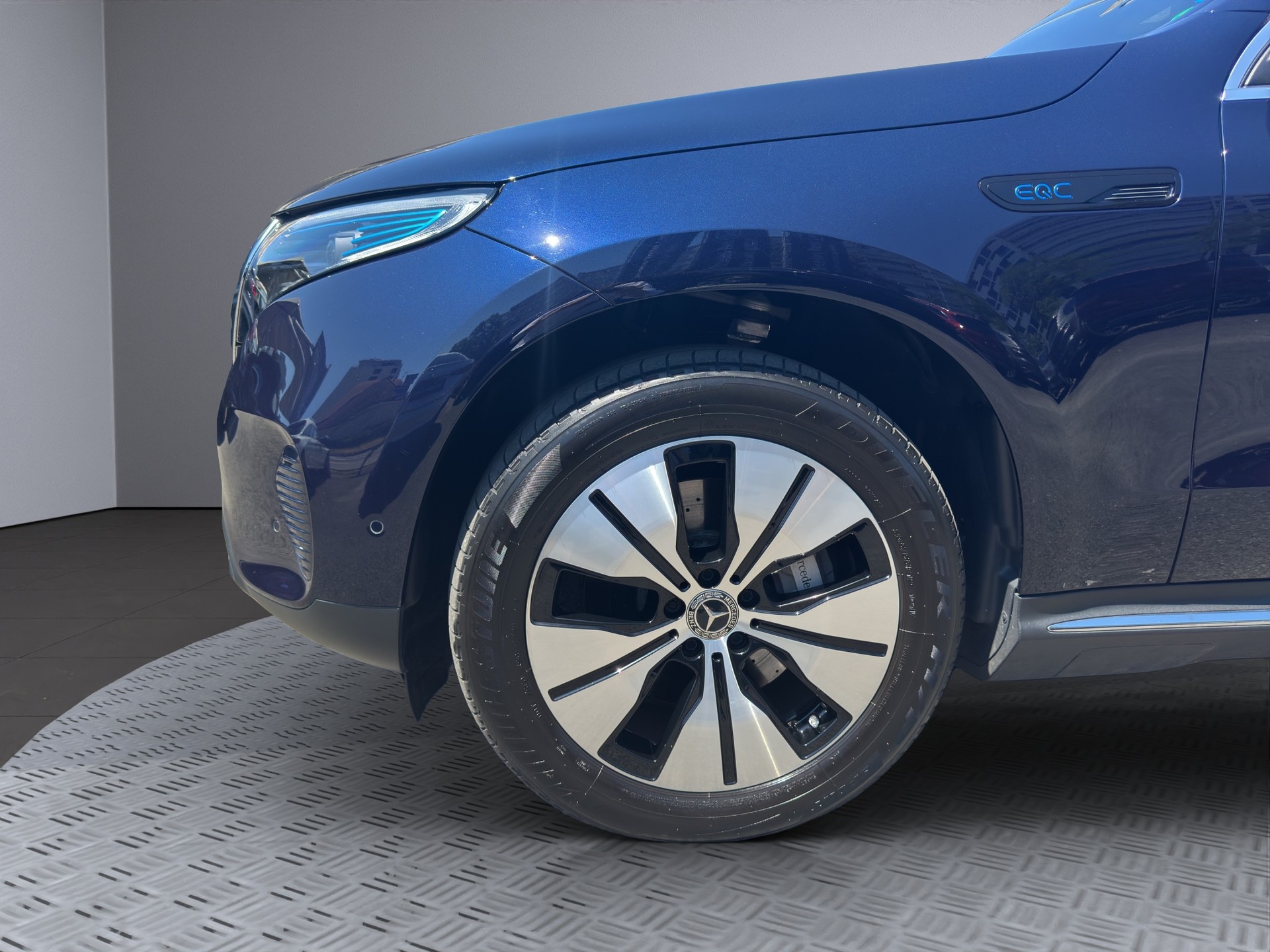 MERCEDES-BENZ EQC 400 4Matic-image-8