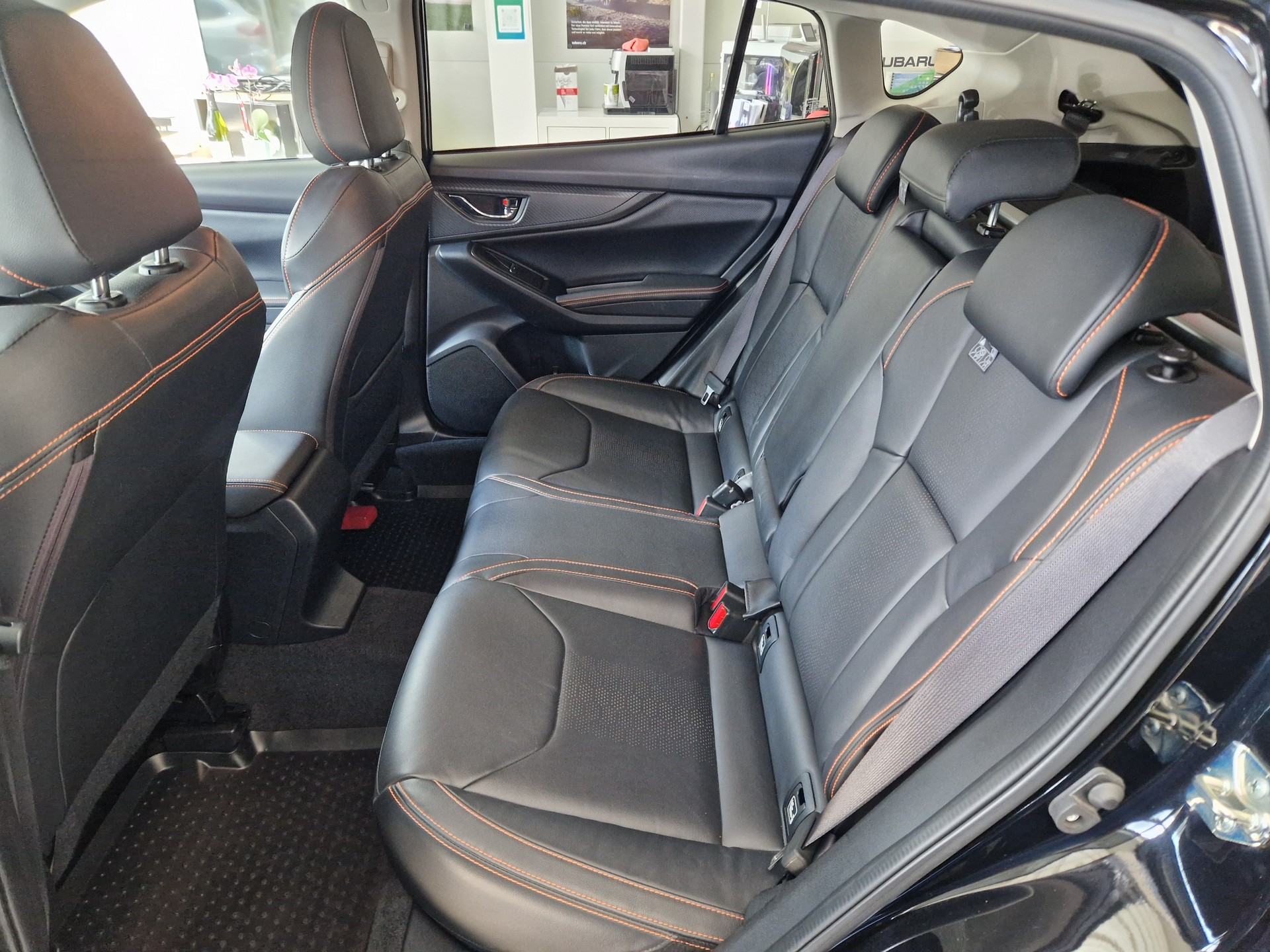 SUBARU XV 2.0 Luxury AWD Lineartronic-image-4