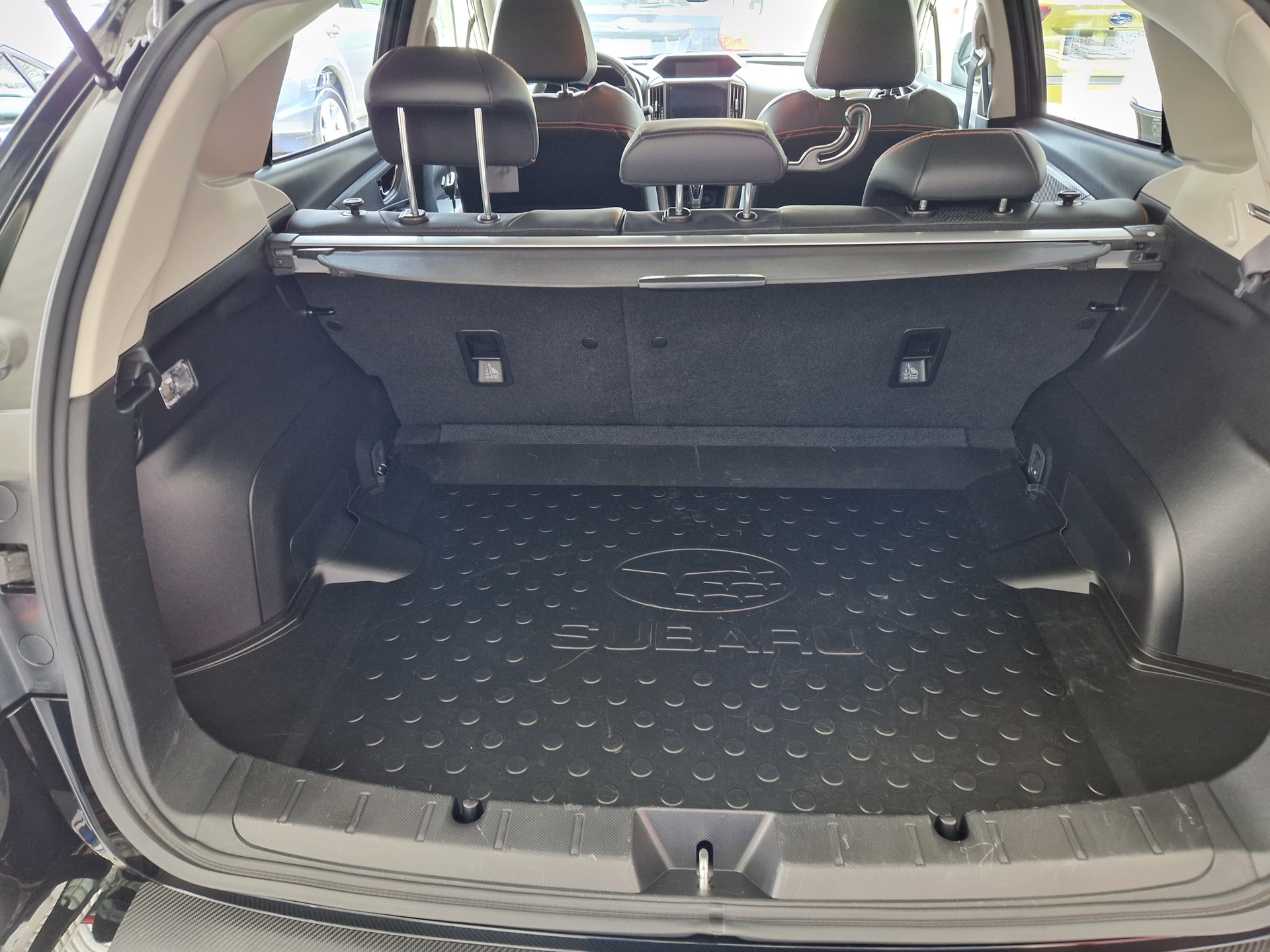 SUBARU XV 2.0 Luxury AWD Lineartronic-image-3