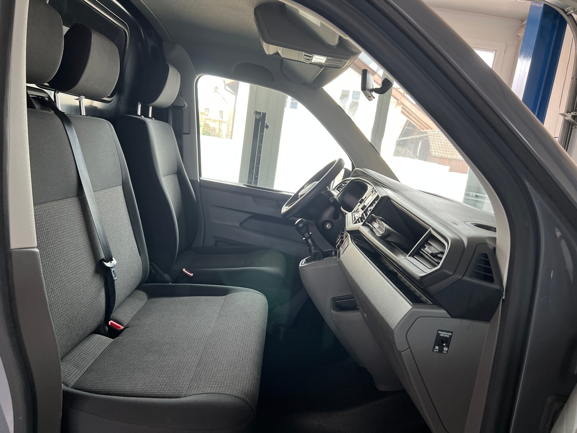 VW T6.1 2.0 TDI Entry-image-6