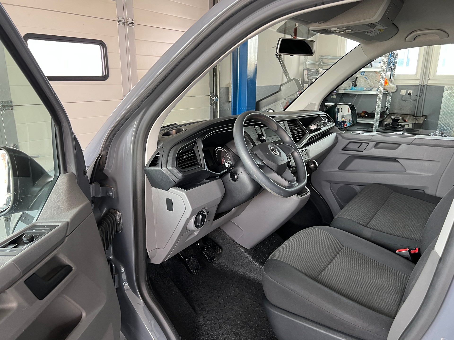 VW T6.1 2.0 TDI Entry-image-4