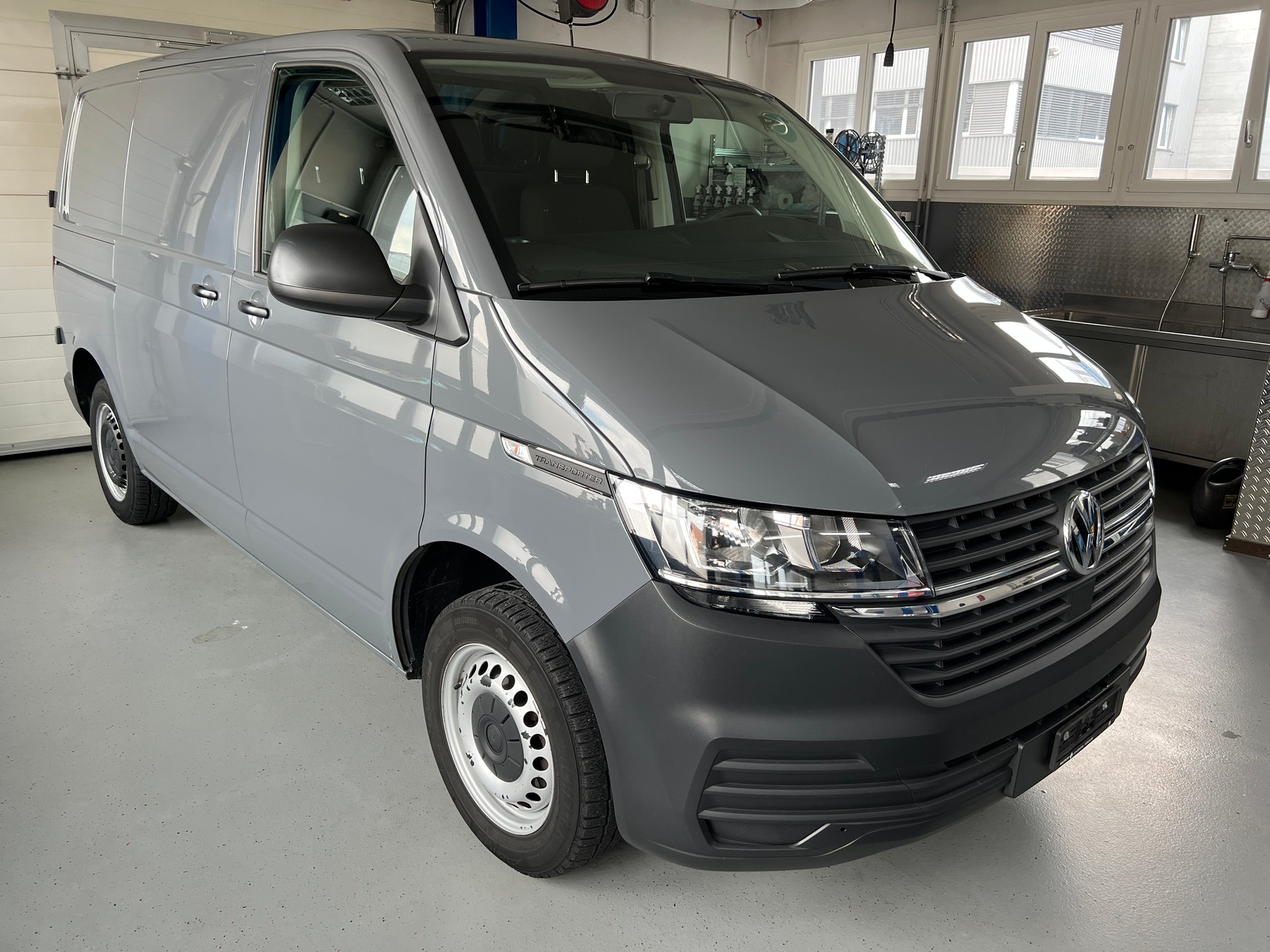VW T6.1 2.0 TDI Entry-image-1