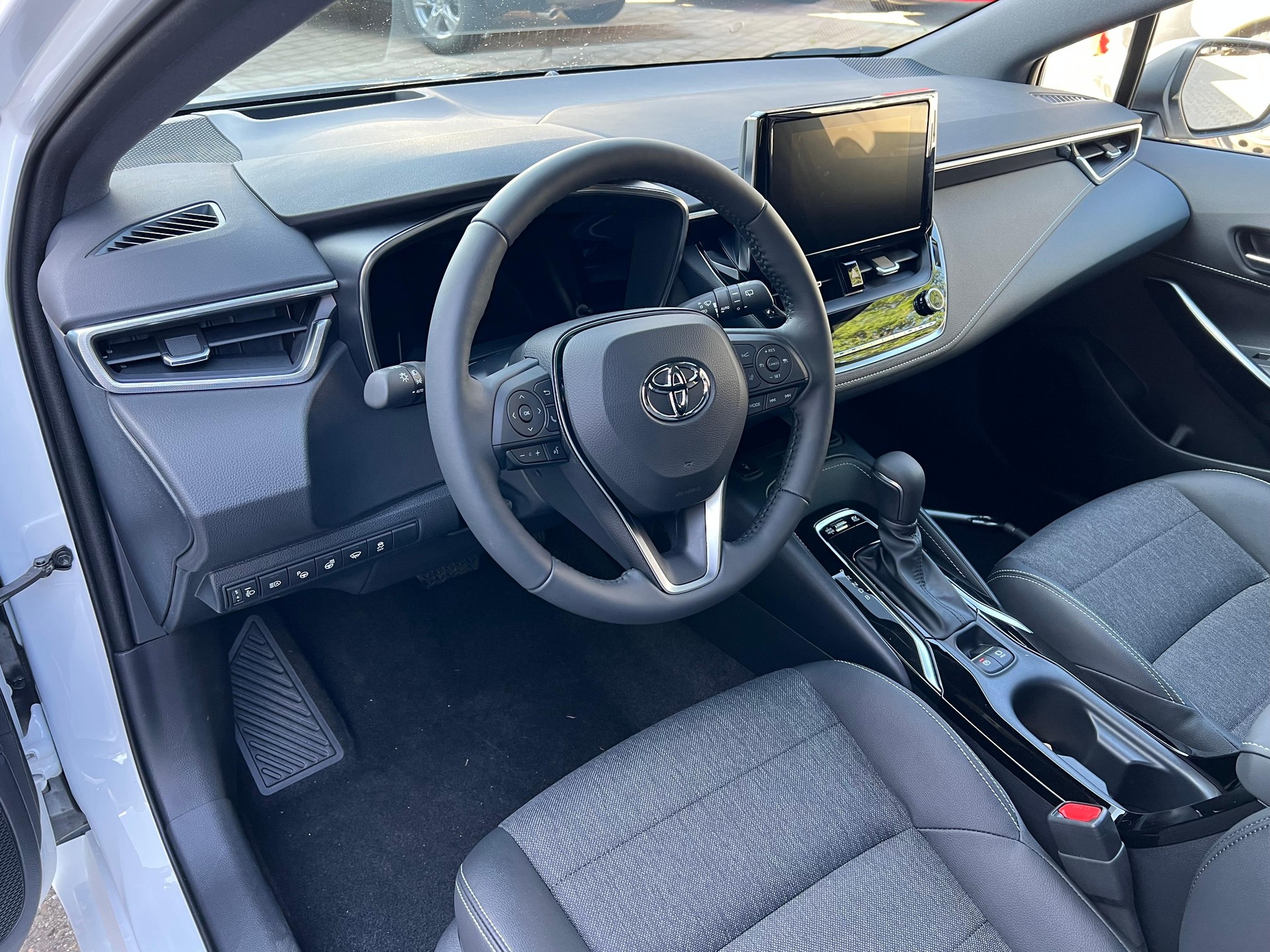 TOYOTA Corolla 1.8 HSD Trend-image-7