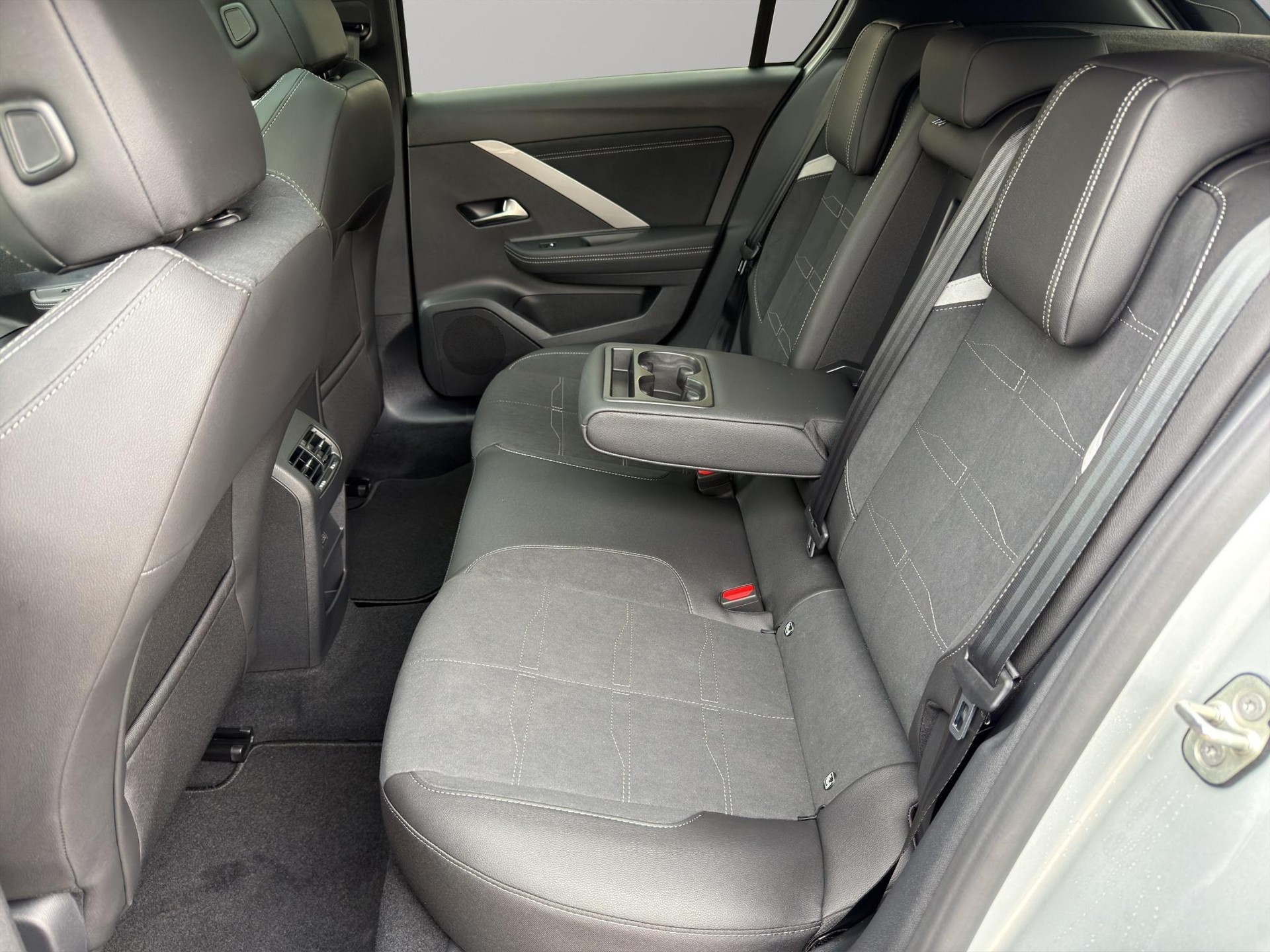 OPEL Astra 1.2 T Hybrid GS-image-7