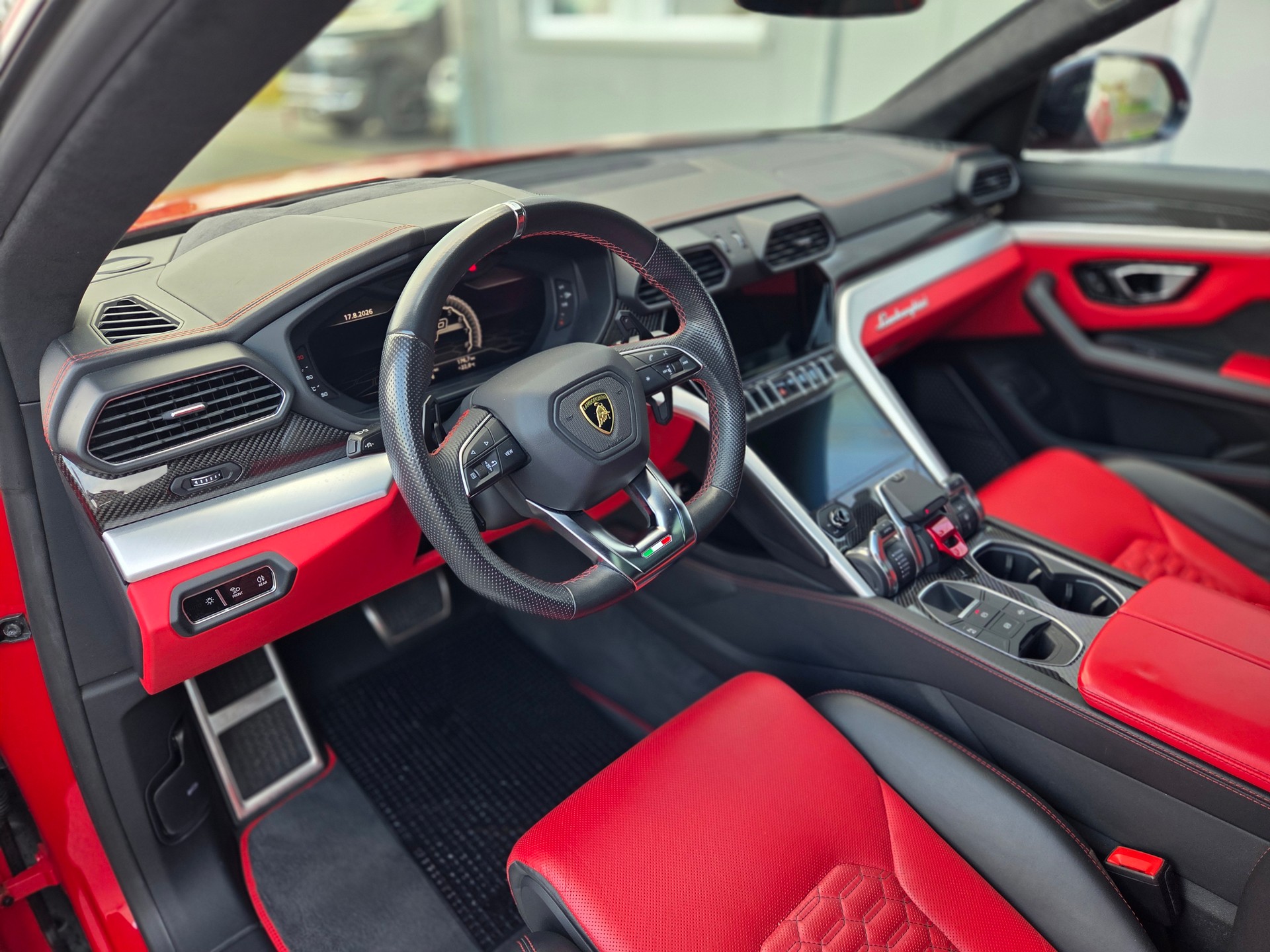LAMBORGHINI Urus E-Gear-image-8
