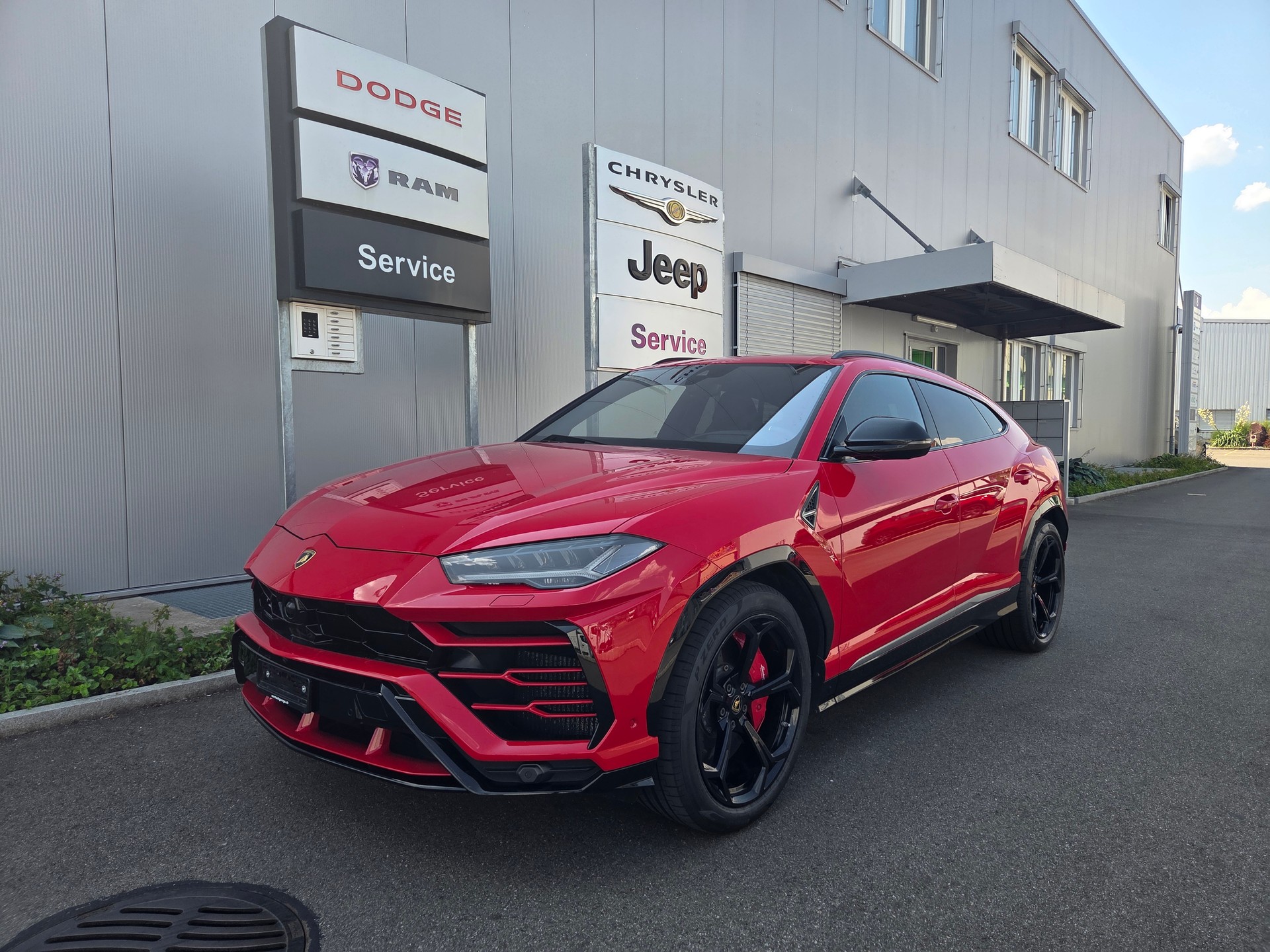 LAMBORGHINI Urus E-Gear-image-1
