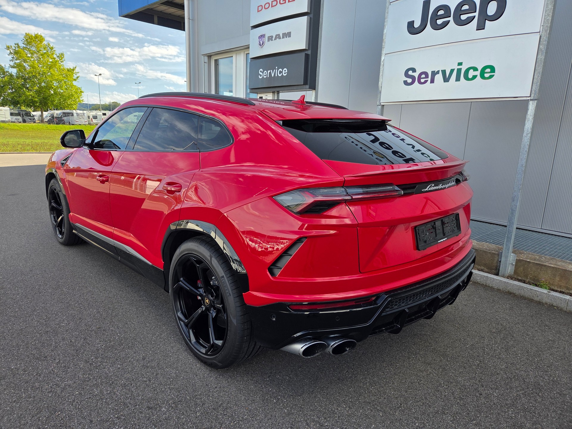 LAMBORGHINI Urus E-Gear-showroom-element-2