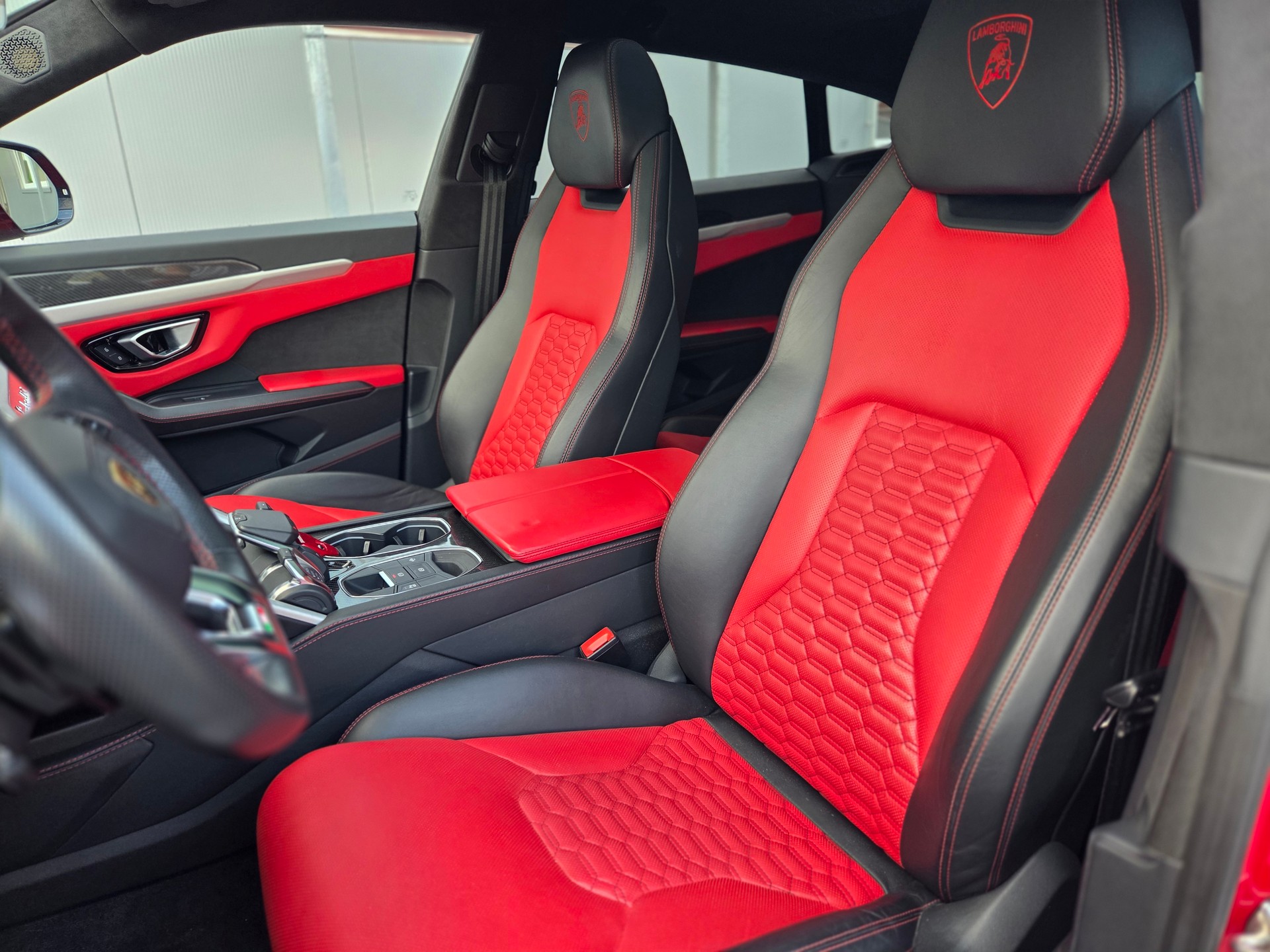 LAMBORGHINI Urus E-Gear-image-6