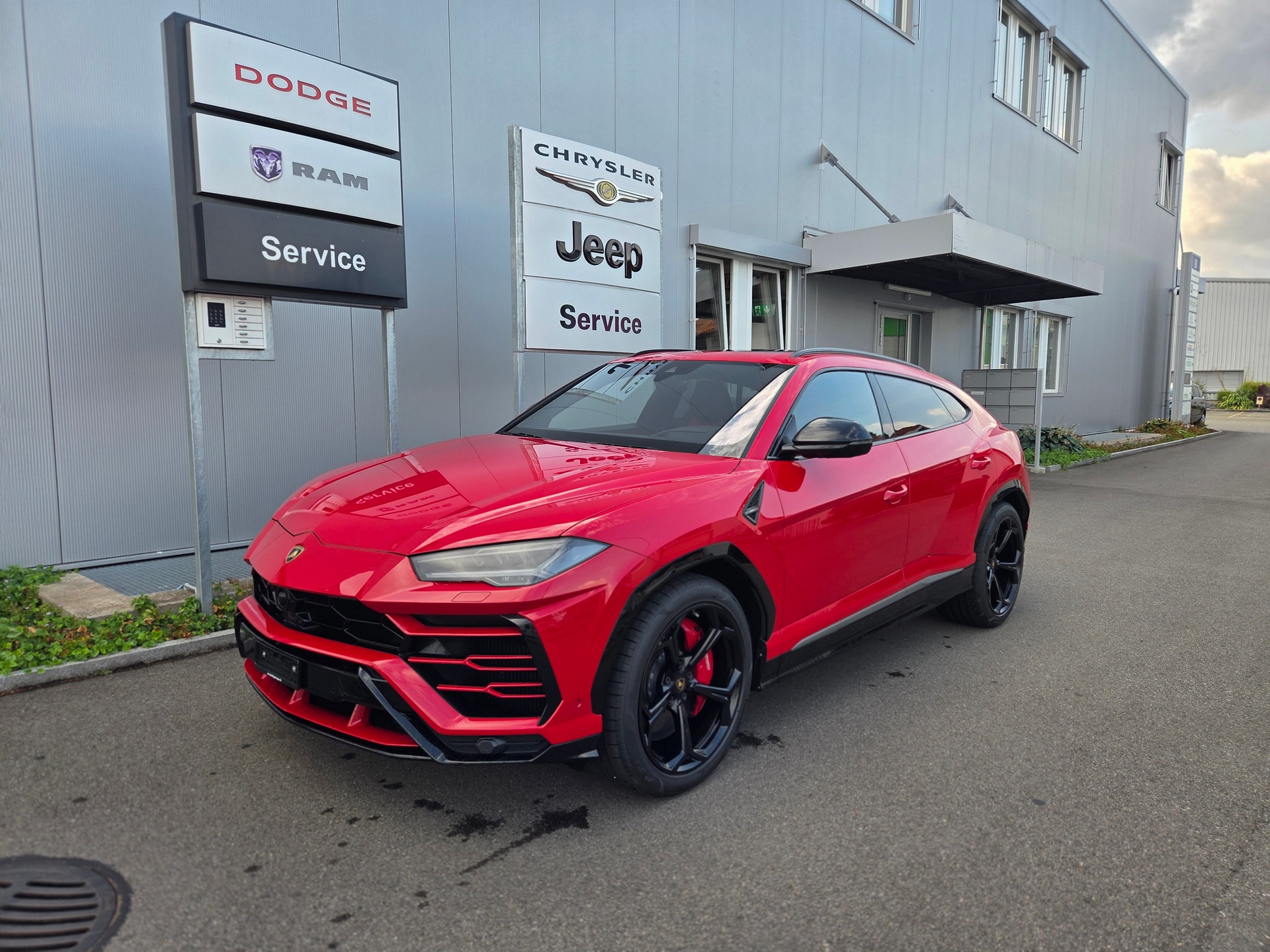 LAMBORGHINI Urus E-Gear-image-1